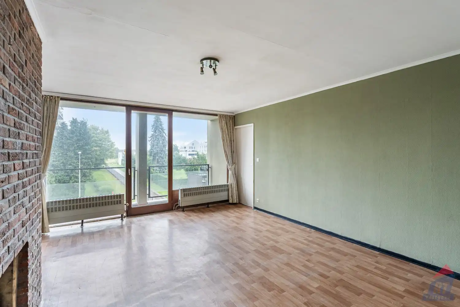 Te moderniseren, gunstig gelegen appartement met 2 slaapkamers en autostaanplaats foto 2