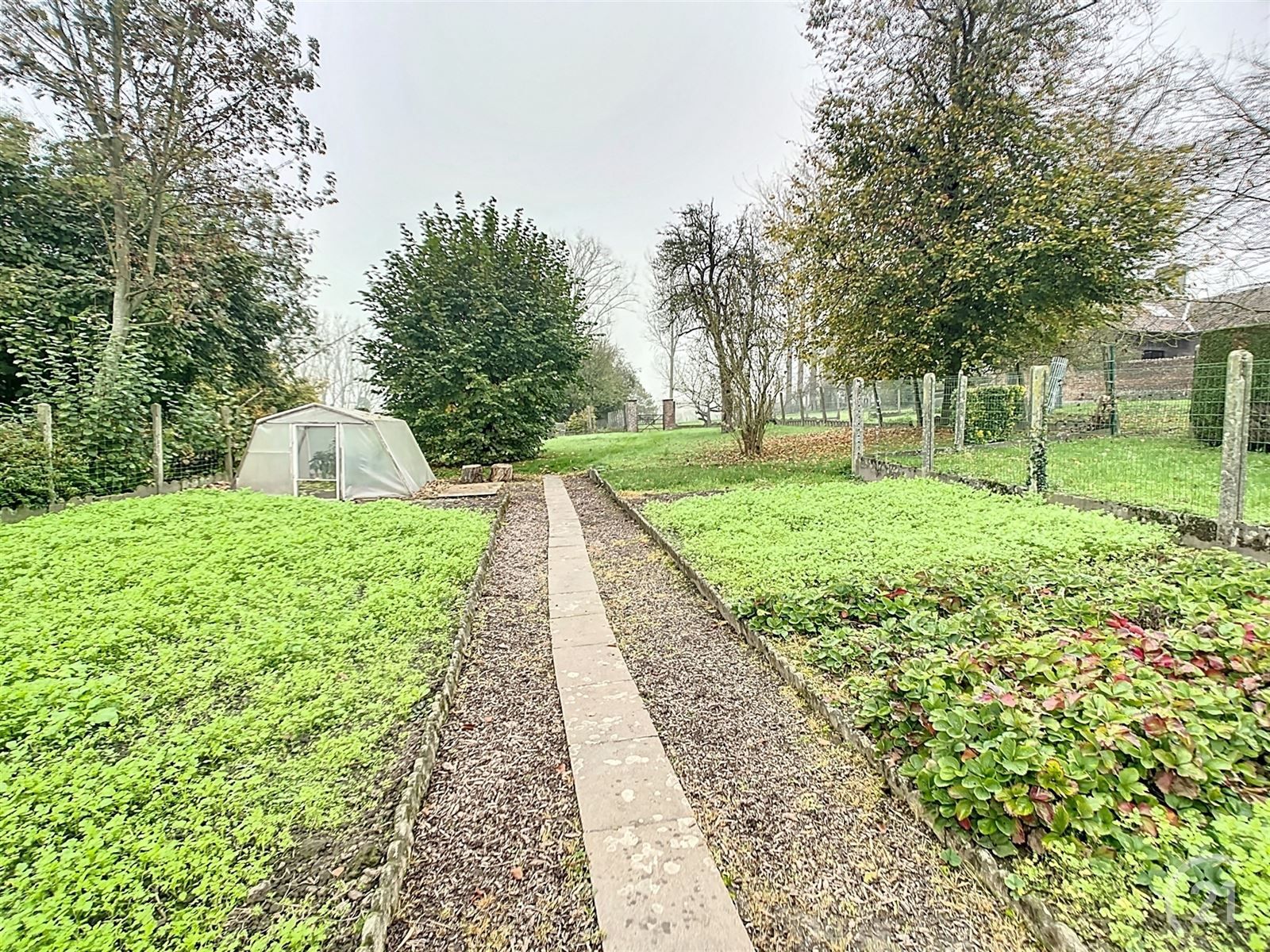 Te renoveren gezinswoning met tuin en weide op 35are40 foto 7