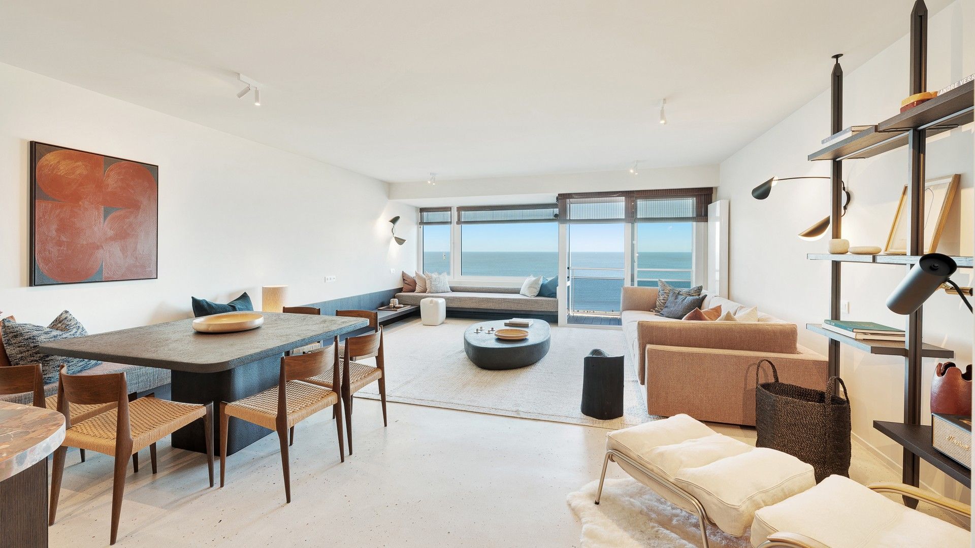 Prachtig 3 slaapkamerappartement Zeedijk-Het Zoute met frontaal zeezicht foto {{pictureIndex}}