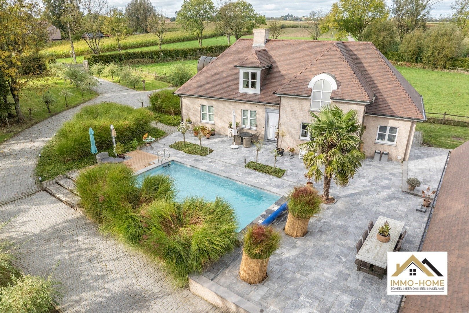 Prachtige villa op ruime grond met zwembad! foto 14