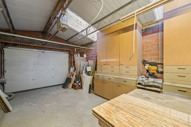 Staden-Roeselare. Landelijke charmante half open bebouwing op een perceel van 1018m2 met diepe tuin, 5 slaapkamers, garage en carport en loods van 40m2. foto 16