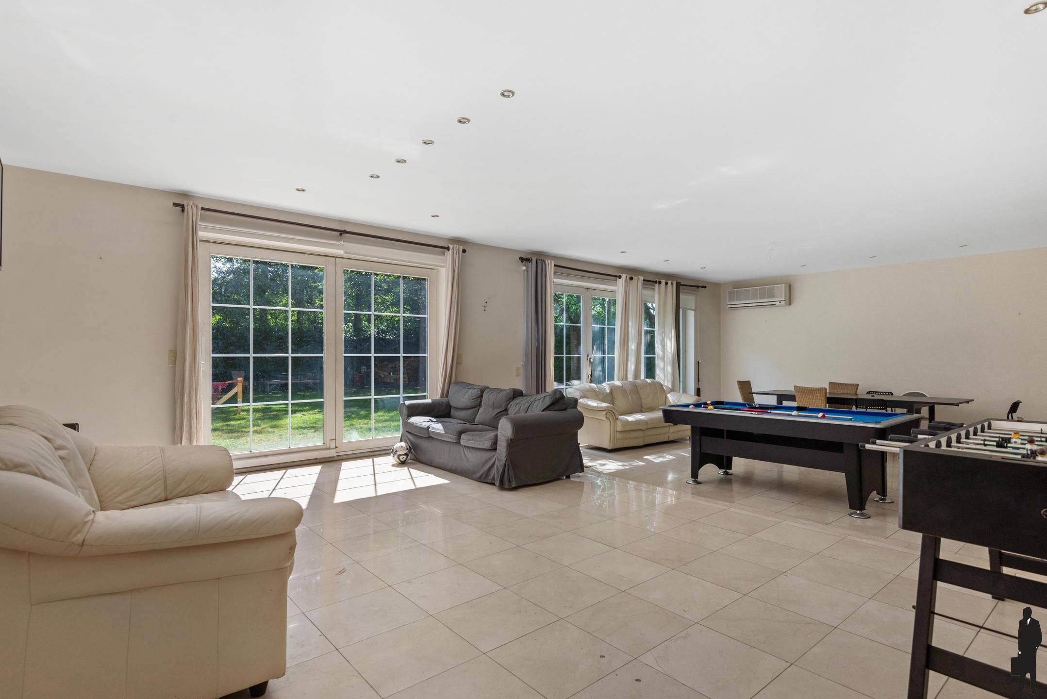 Statige villa, gelegen in 't Vriesdonk op een terrein van 1.405m² foto 3
