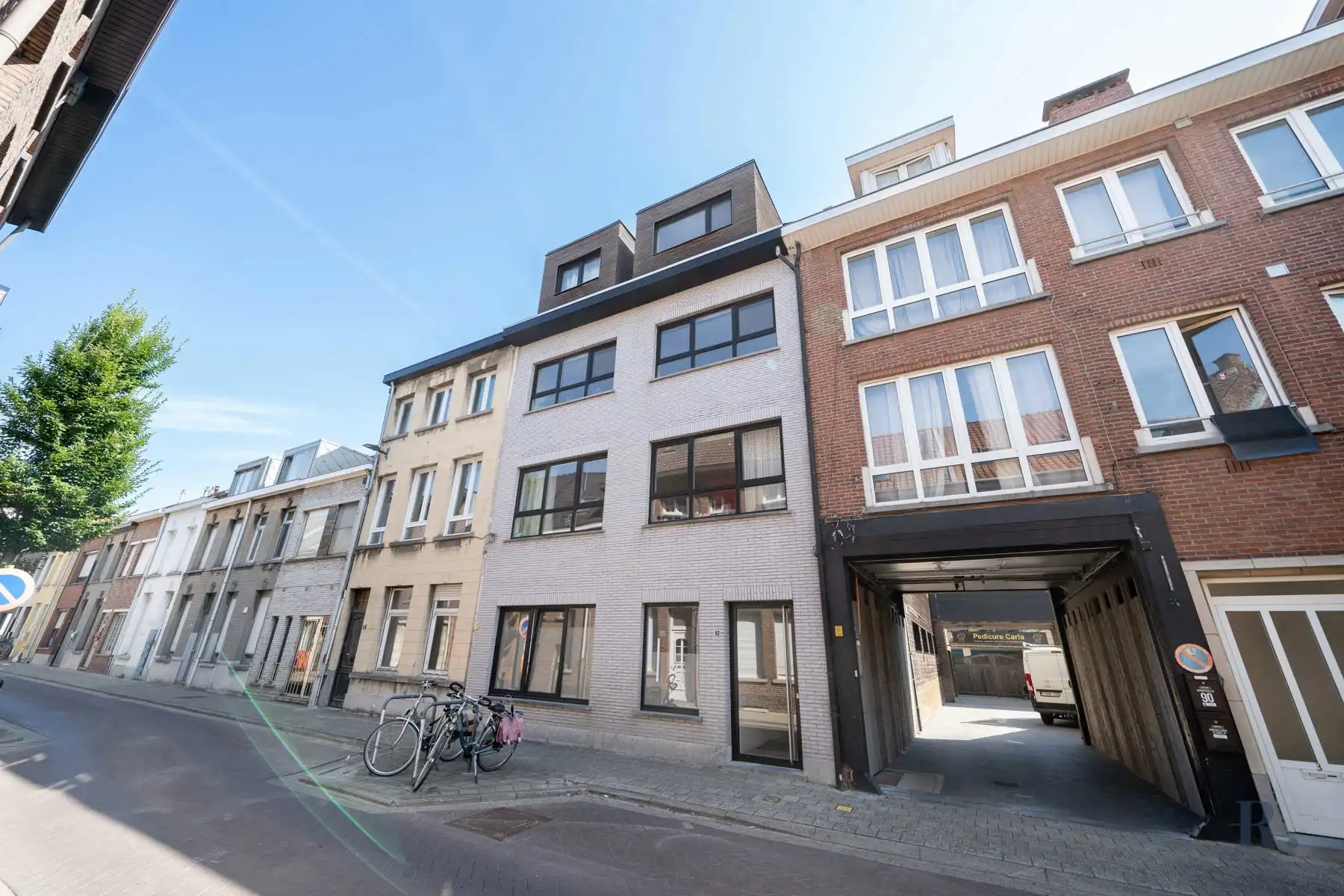 Groot lichtrijk appartement 4slk in de stadskern foto 2