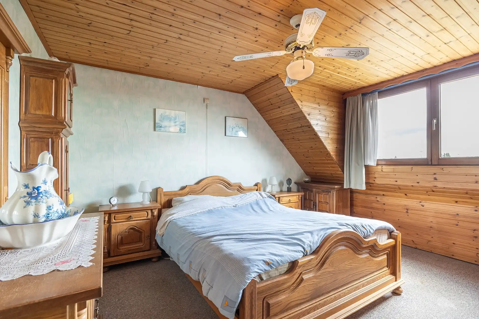 Op te frissen bel-étage woning met 3 slaapkamers en grote garage & tuin foto 10