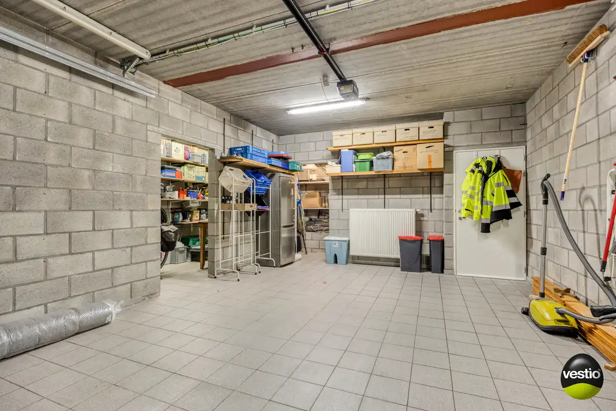 TIJDLOZE MODERNE WONING OP 10A73CA TE HOESELT. foto 36