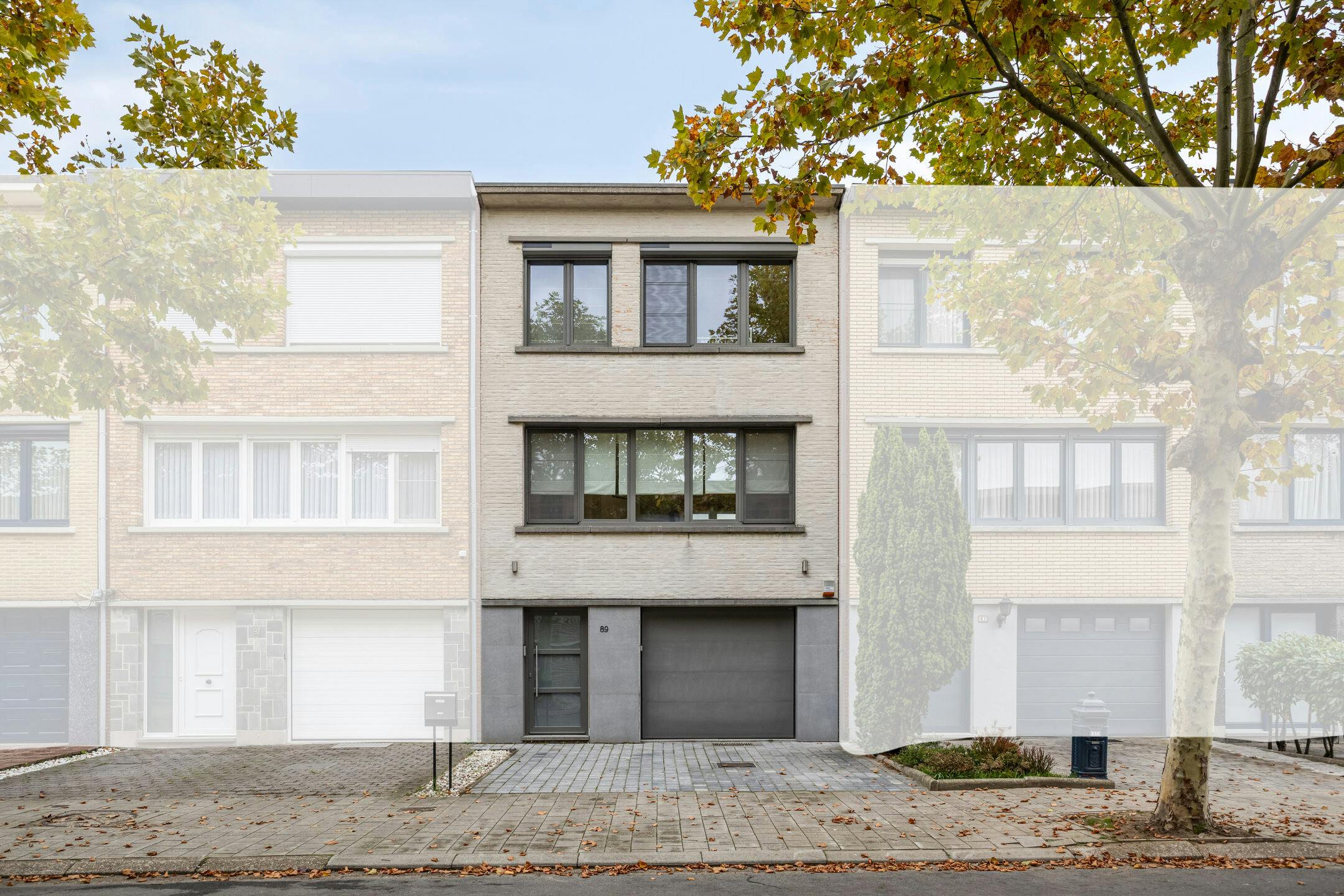 Instapklaar huis te koop in de "Vogeltjeswijk" te Merksem foto {{pictureIndex}}