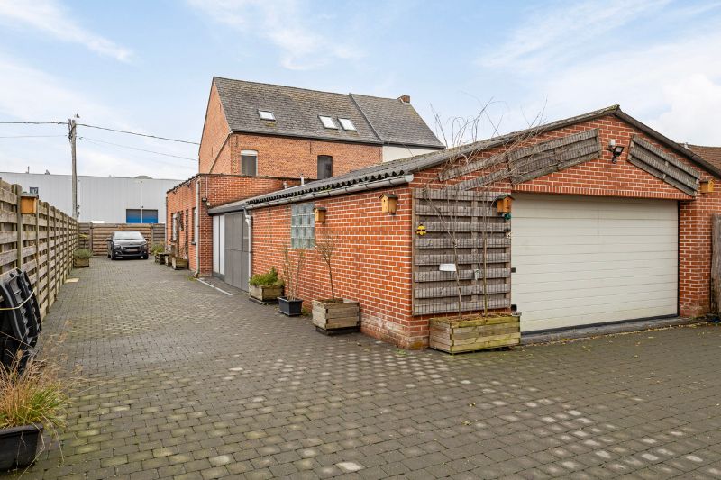 Gezellige ruime halfopen woning met dubbele garage en drie slaapkamers te Schriek foto 40