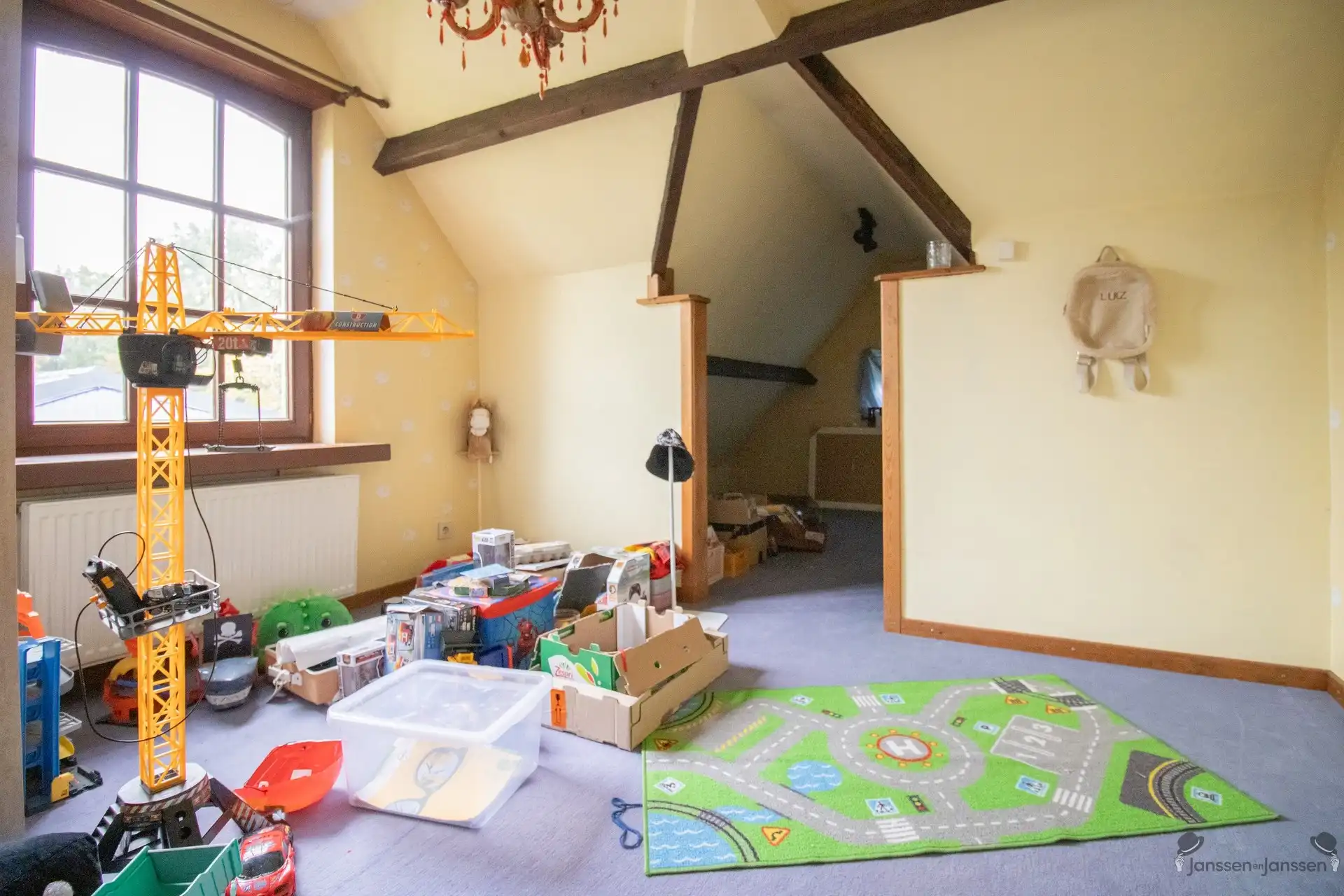 Ruime op te frissen villa met 2 keukens, 2 badkamers en min. 5 slaapkamers op 1.157 m² foto 18