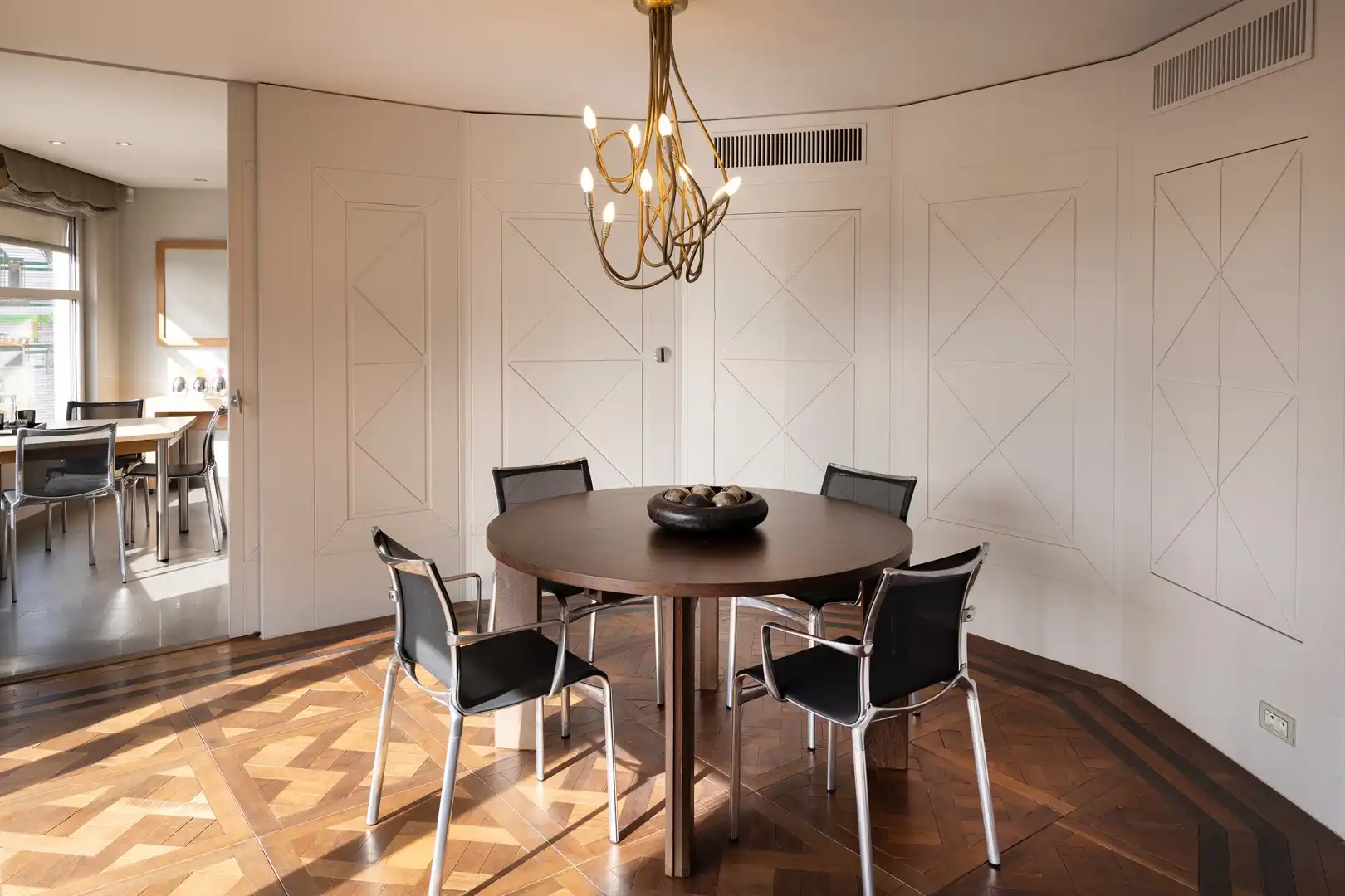 Klassevol appartement met aangenaam zicht op de Markt. foto 5