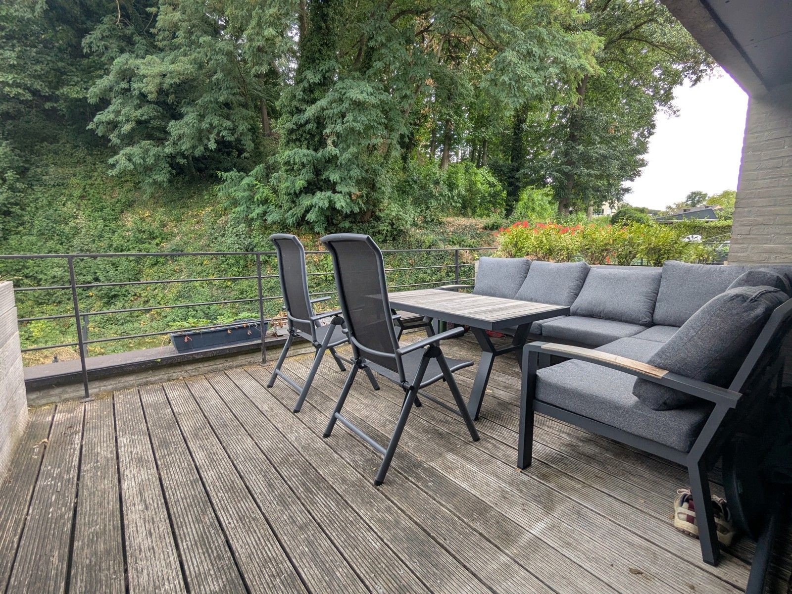 Prachtig appartement zonder inkijk met groot terras +parking foto 6