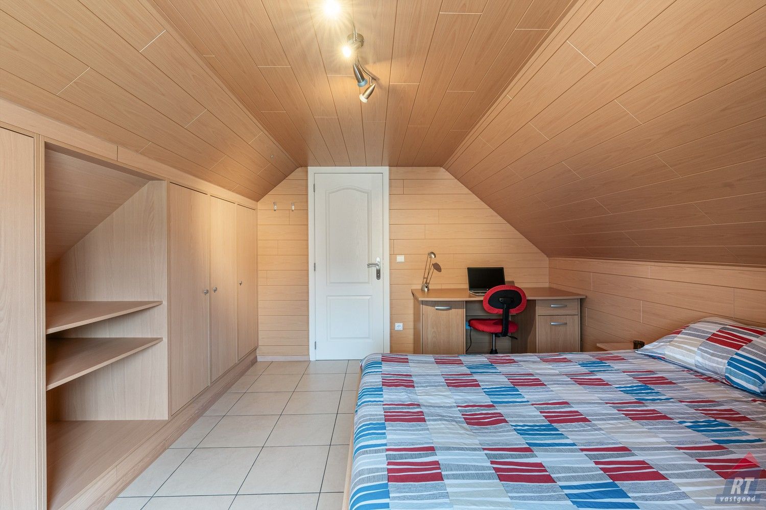 Ruime instapklare woning met grote tuin, zonnepanelen en prachtig uitzicht in Sint-Truiden foto 18