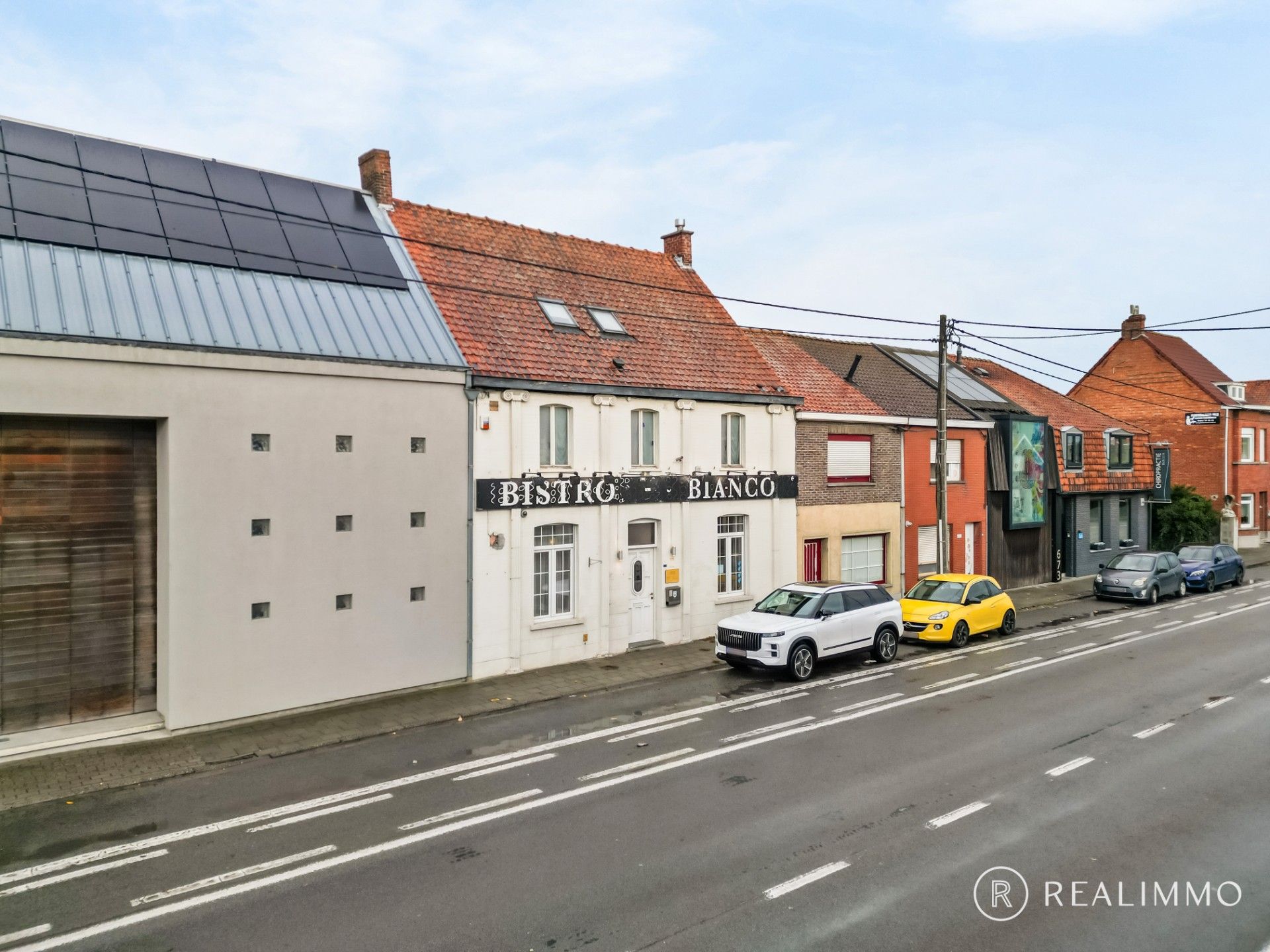 Hoofdfoto van de publicatie: Uniek handelspand met ruim appartement – Gentseweg 556, Waregem (Sint-Eloois-Vijve)