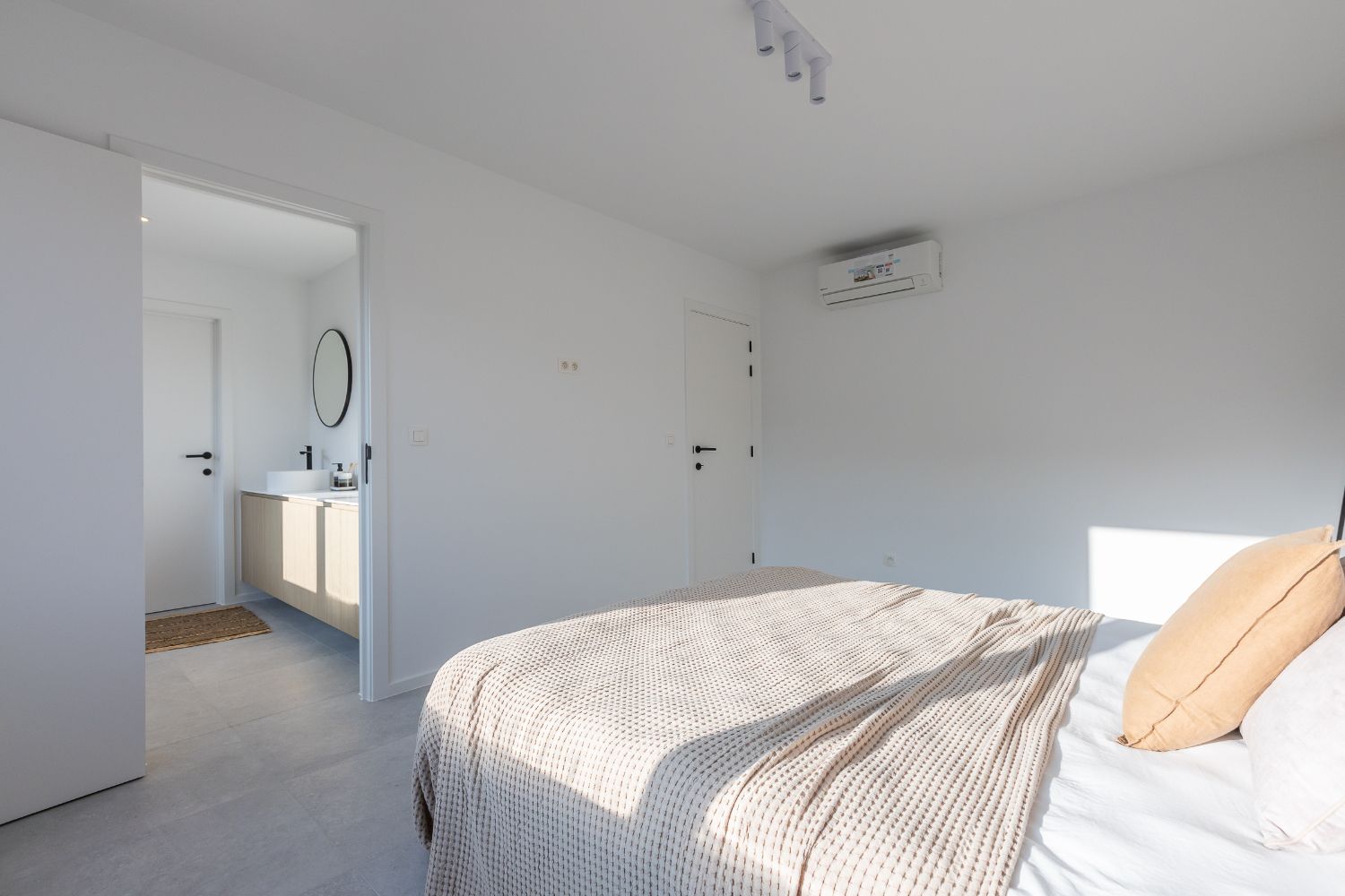 Gerenoveerd twee slaapkamer appartement foto 11