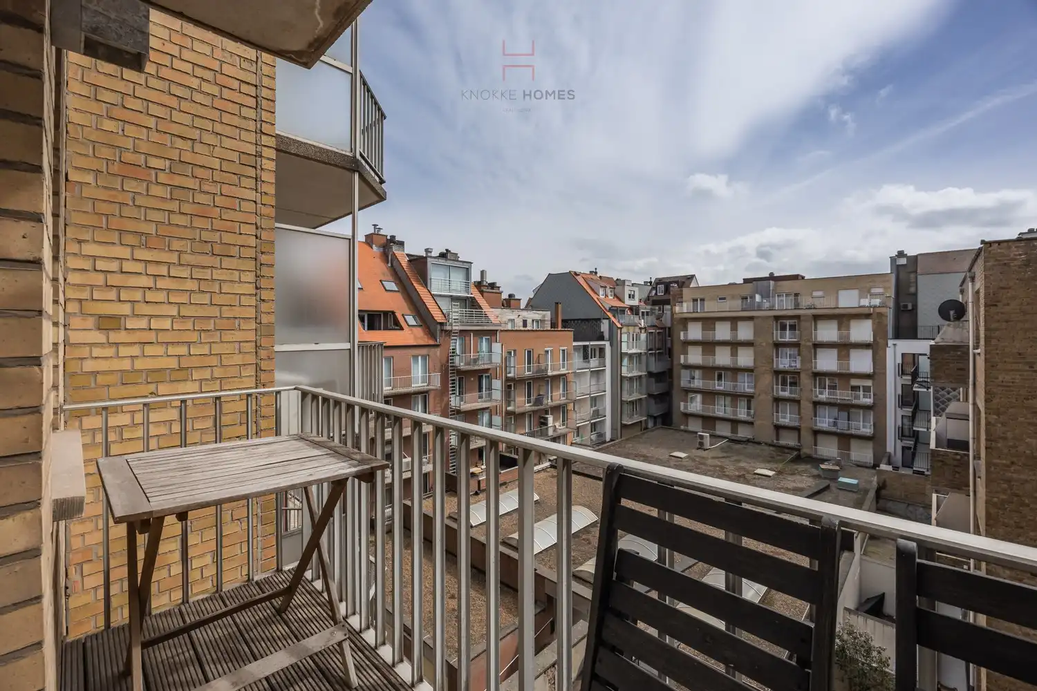 Ruim twee- slaapkamerappartement met frontaal zeezicht foto 15