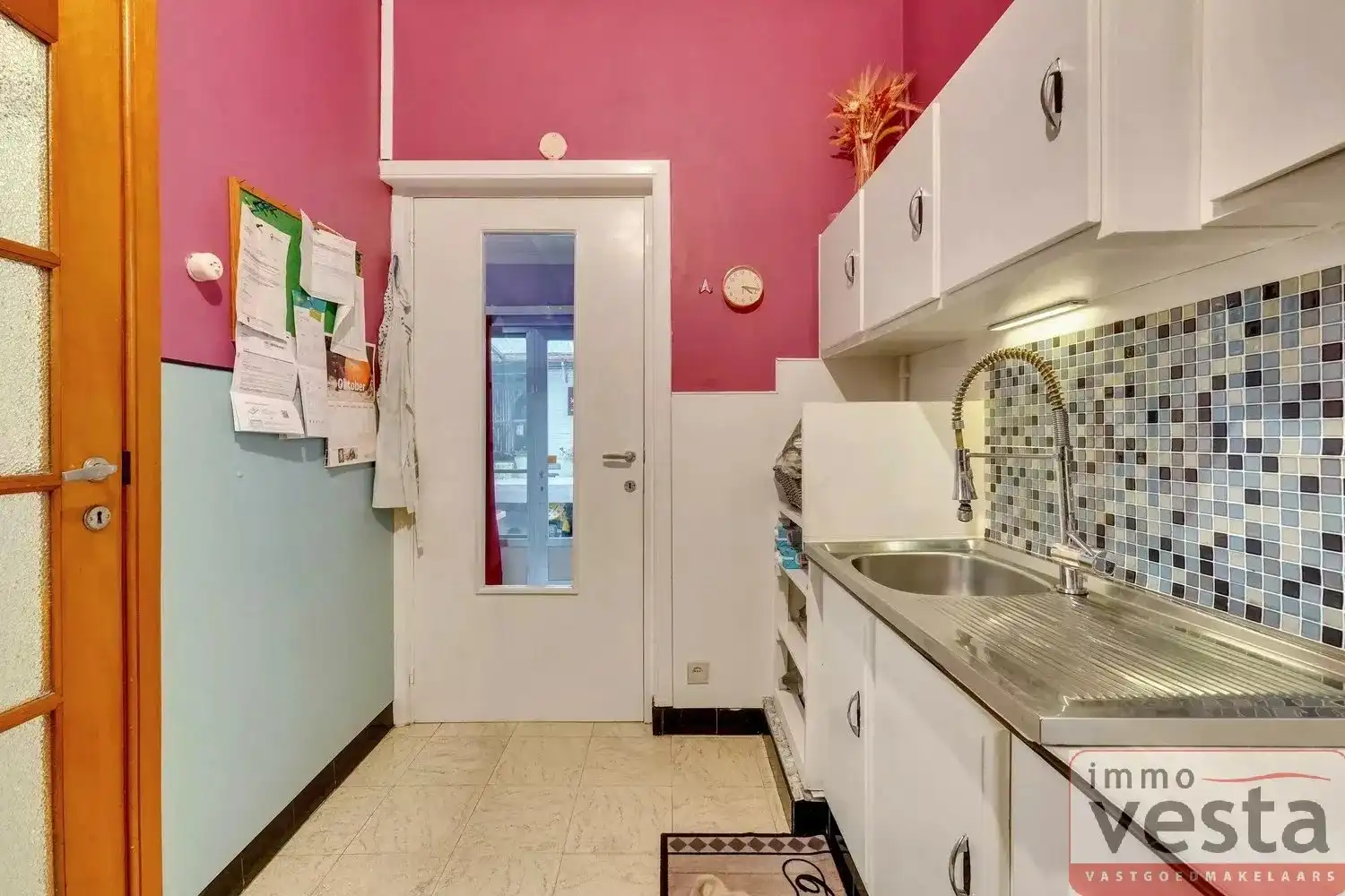 Ruime, te renoveren halfopen woning foto 12