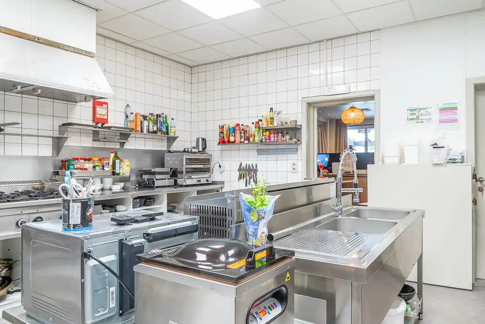 Instapklare brasserie op toplocatie in Maasmechelen foto 20