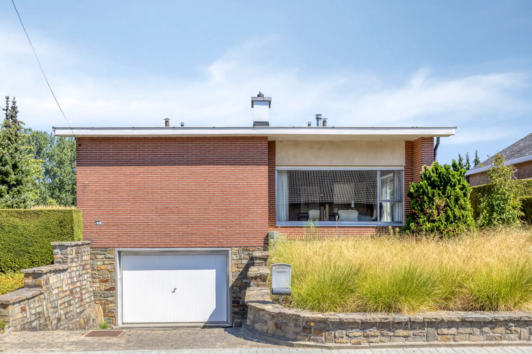 Bungalow (+/- 163 m²) + loods/werkplaats (>400 m²) + oprit foto 4