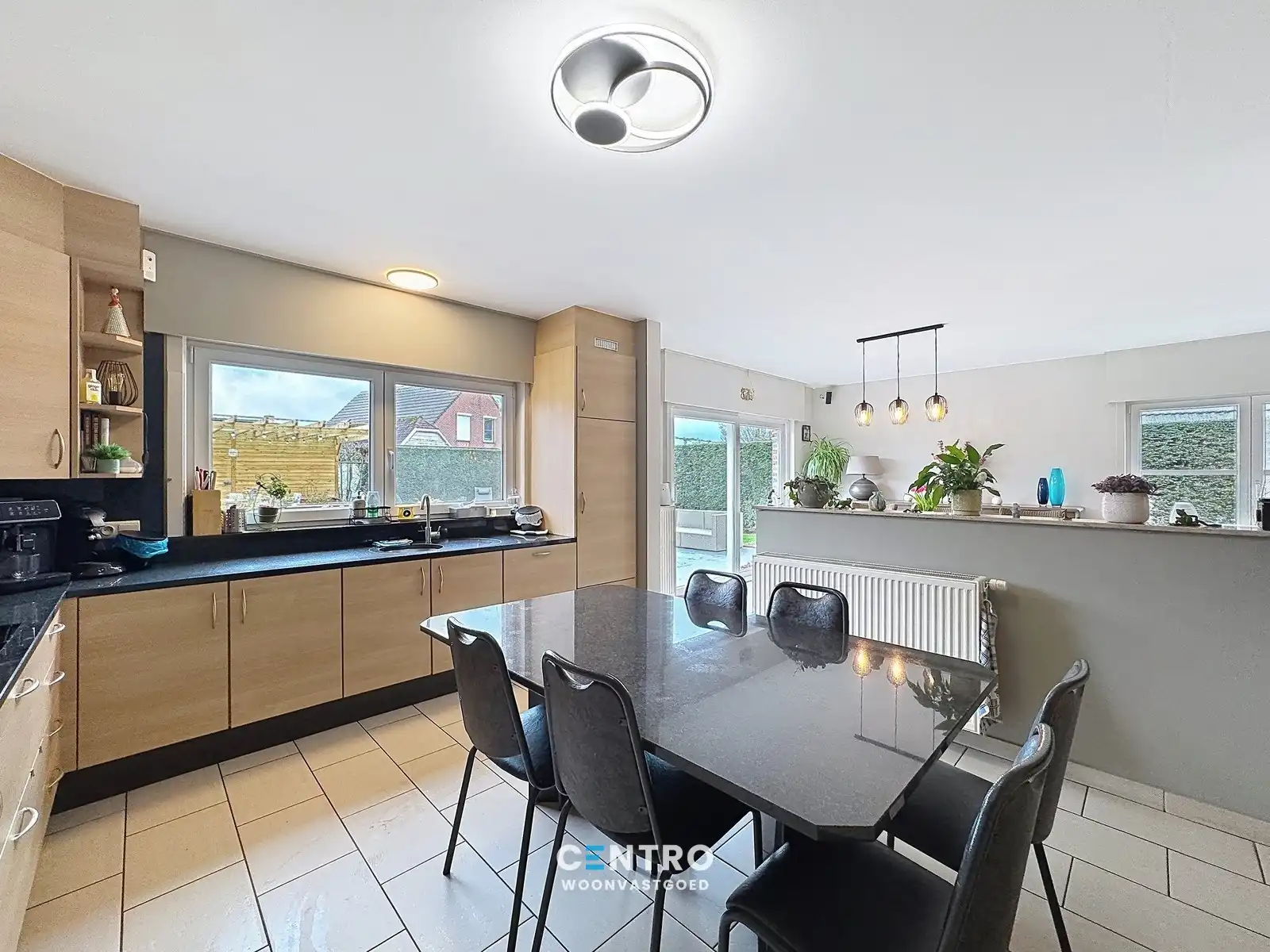 Kwalitatief afgewerkte villa met 4 slpks, garage én ZUIDger. tuin! foto 9