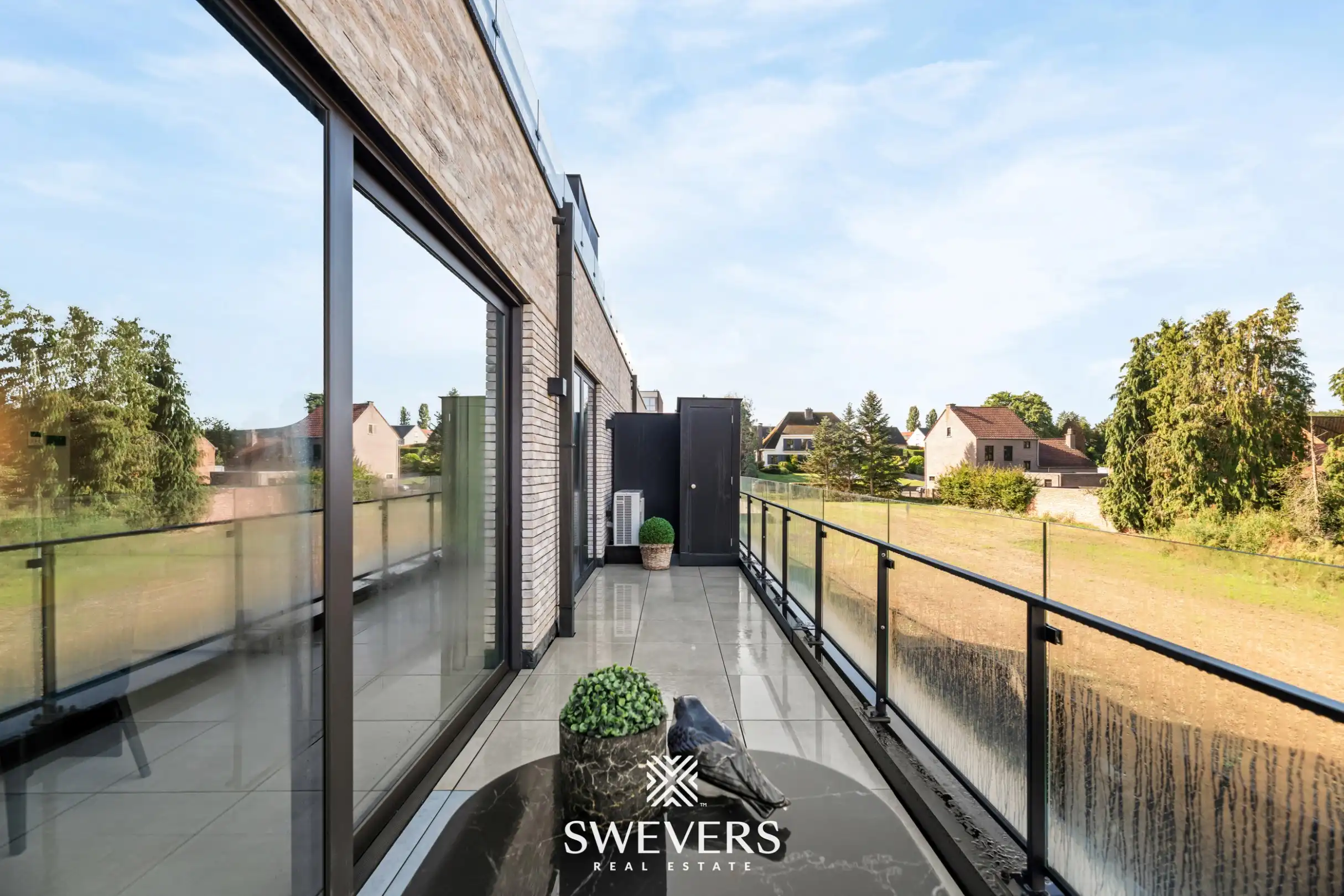 Recent 2-slaapkamerappartement met ruim terras en parking foto 11