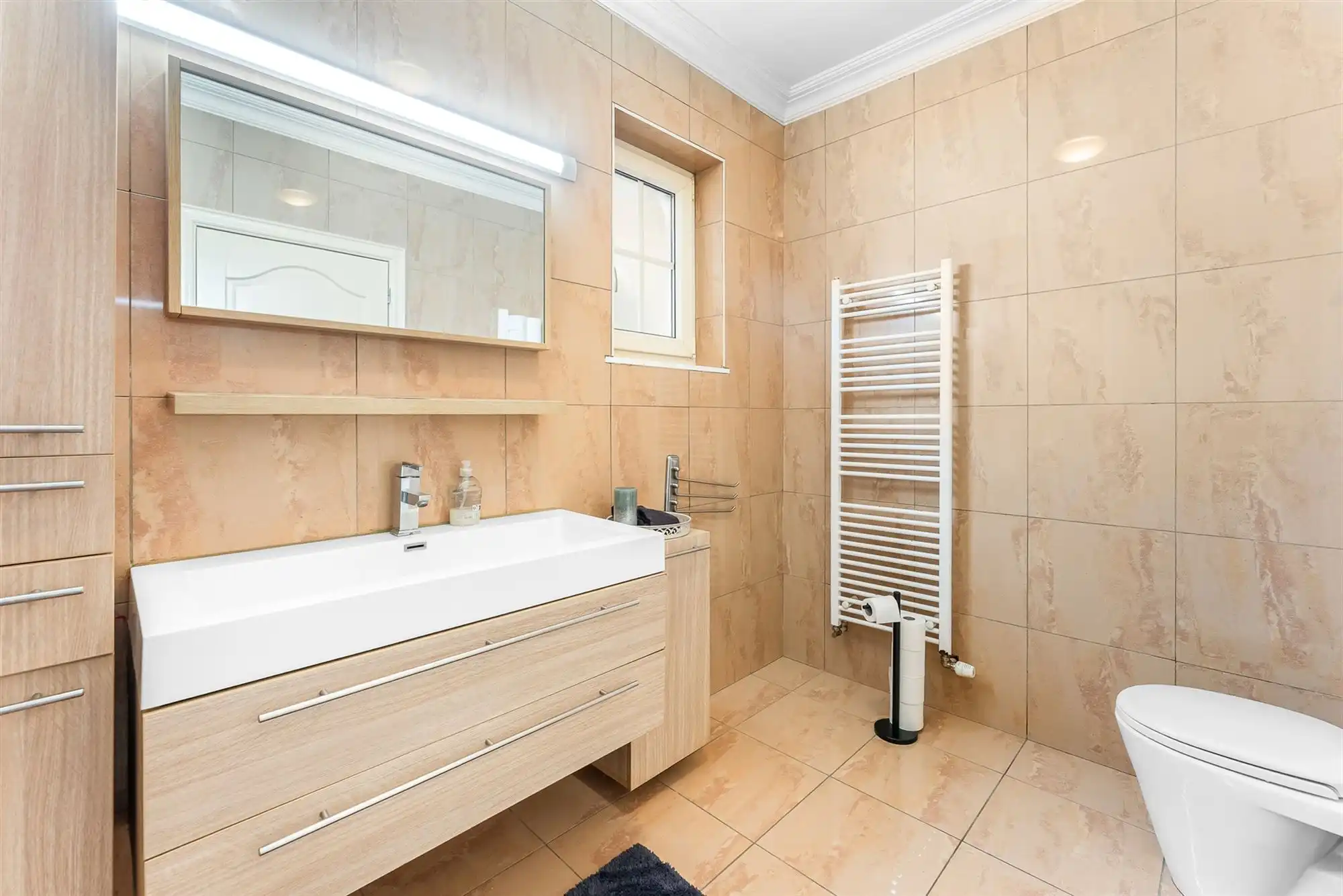 ZEER RUIME, GOED ONDERHOUDEN WONING (269M²) MET 4 SLAAPKAMERS EN RUIME GARAGE OP EEN PERCEEL VAN 10ARE TE BEVERLO foto 12