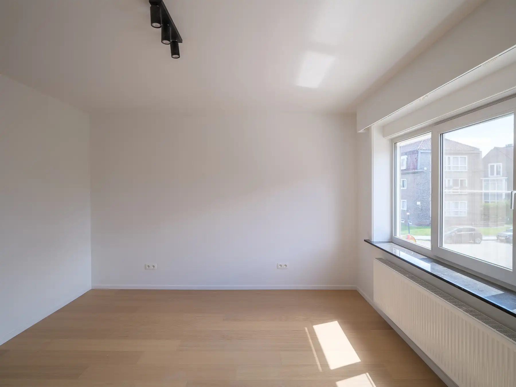 Ruime halfopen bebouwing met tuin foto 14