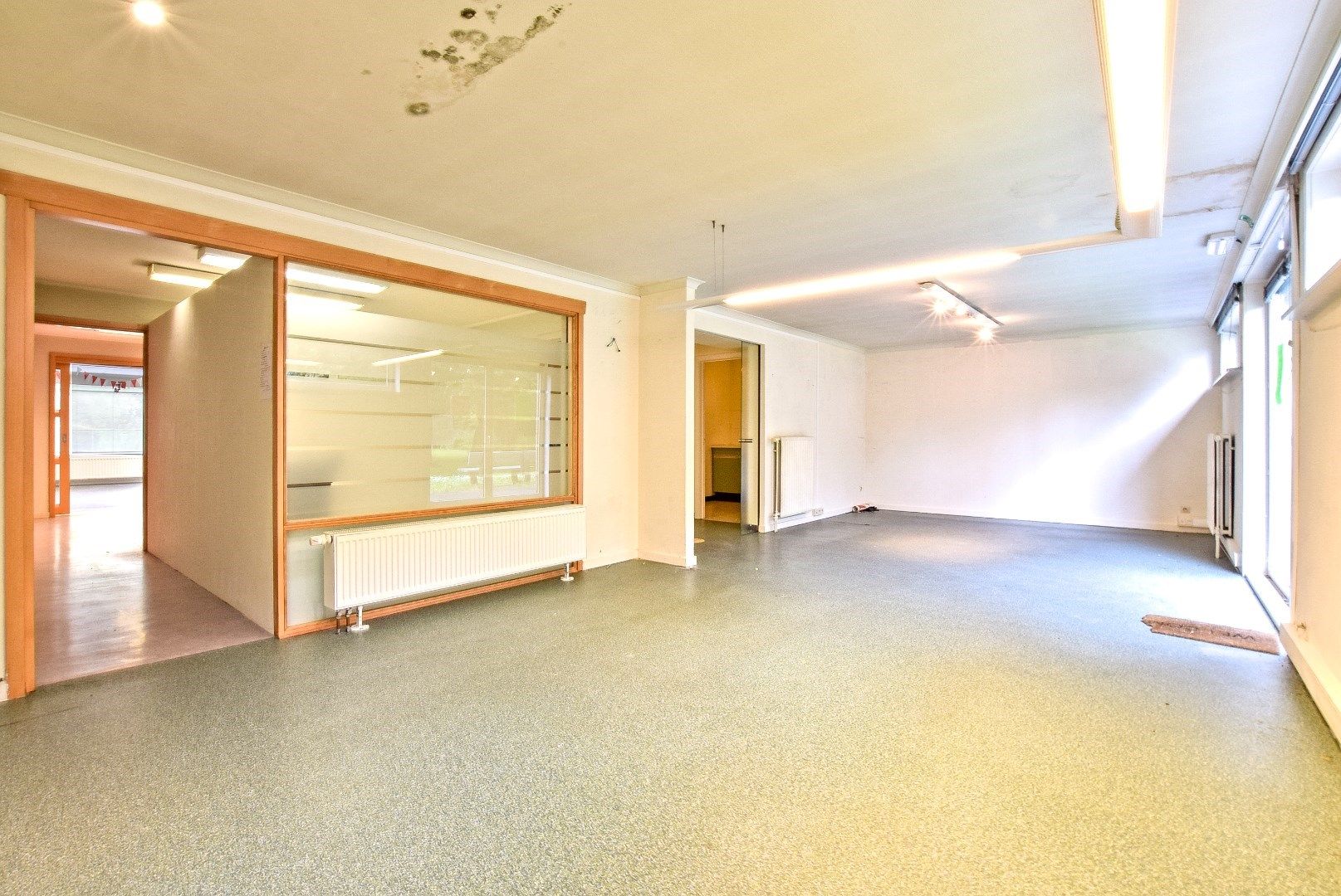 Centraal gelegen handelsruimte (148 m²) in centrum Diksmuide! foto 7