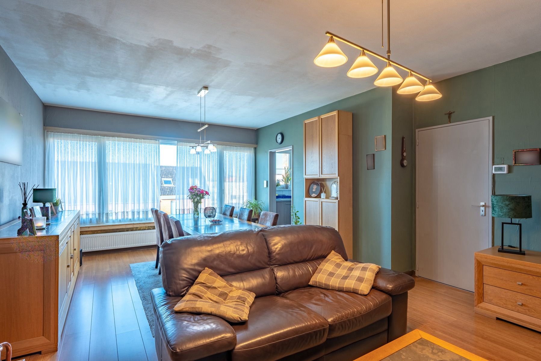 Centraal gelegen appartement met 2 slaapkamers! foto 2