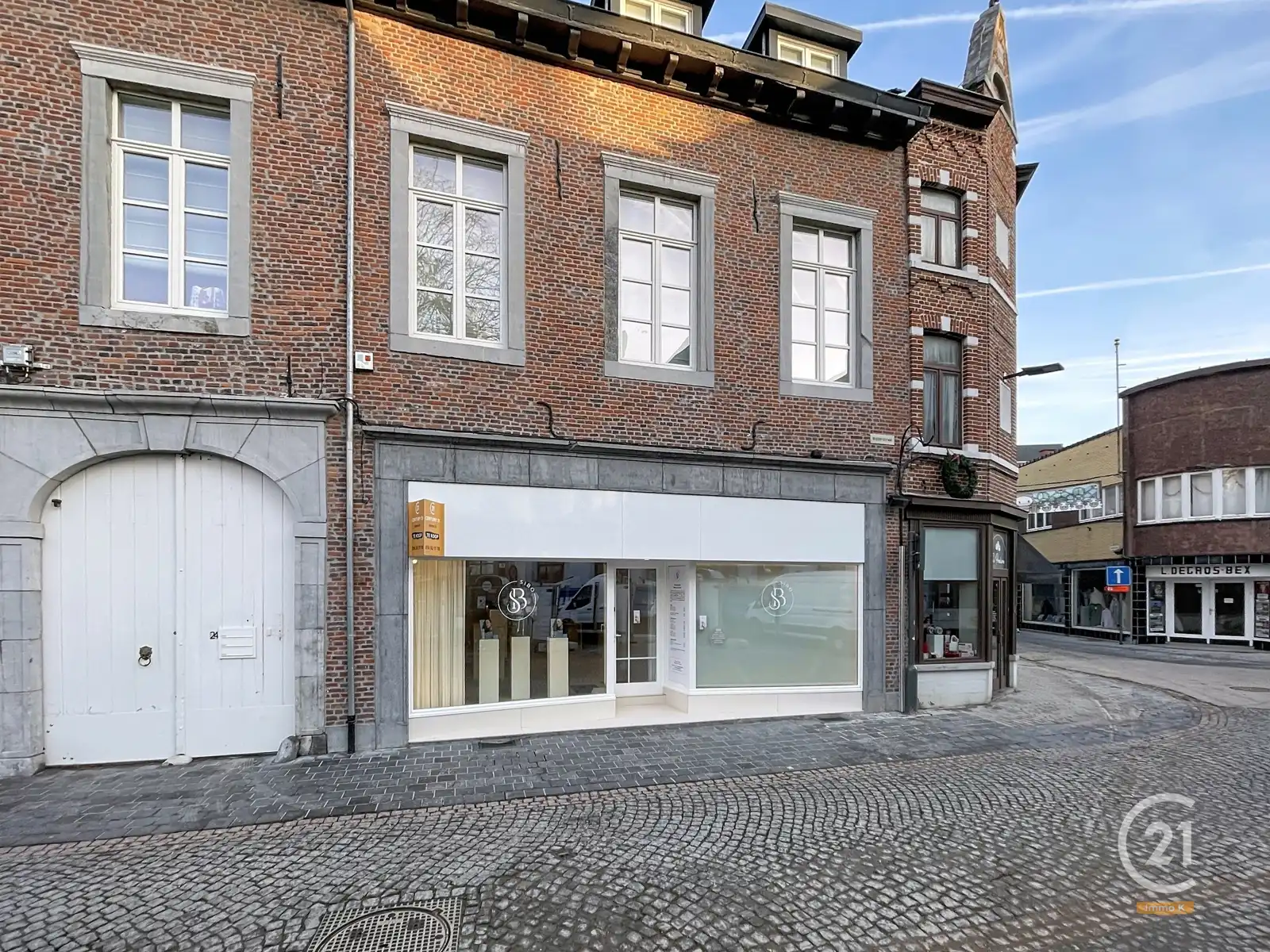 Instapklaar handelspand op toplocatie in bruisend centrum foto {{pictureIndex}}