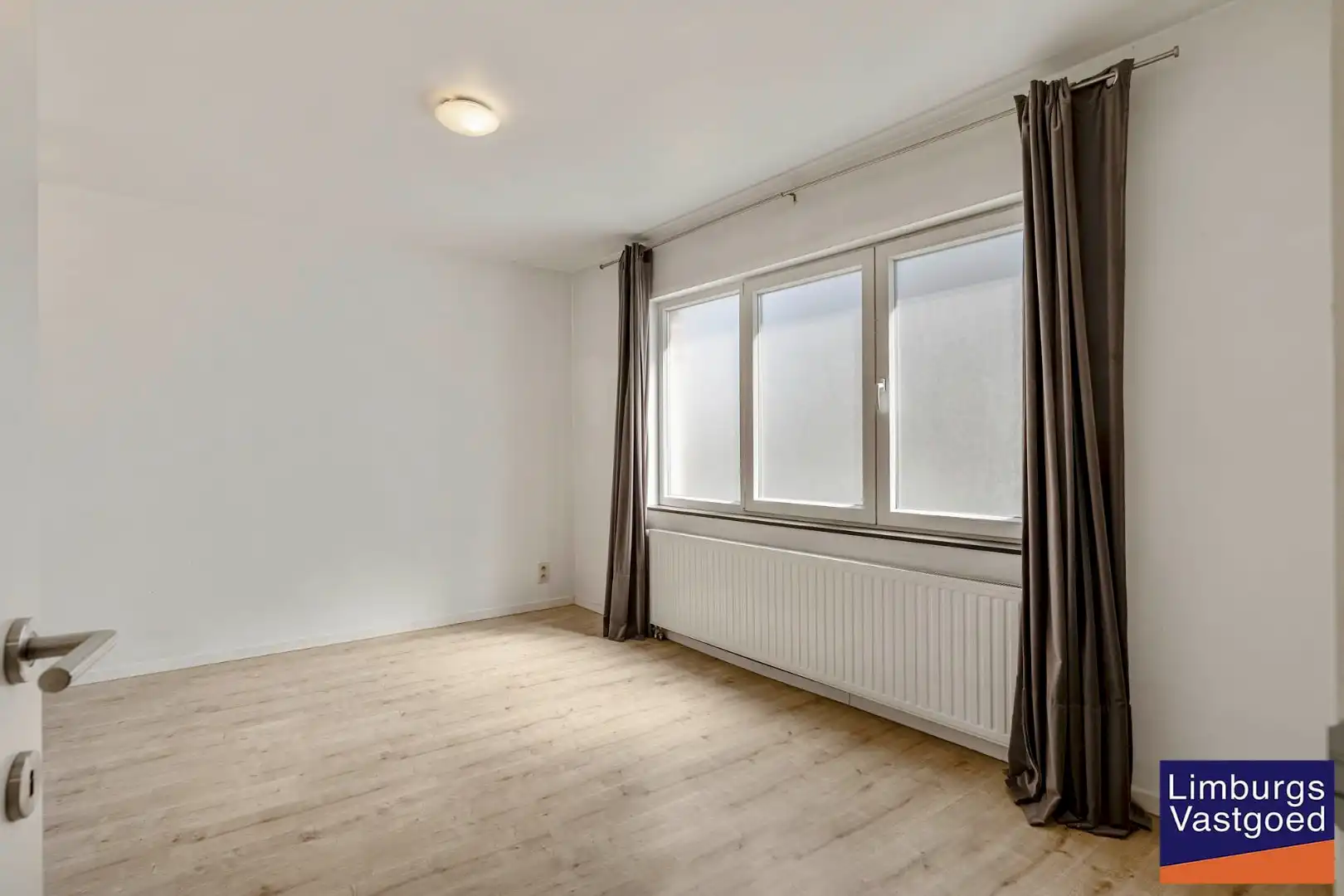Ruim appartement (125m²) met 2 slpk en terras aan de kleine ring foto 12