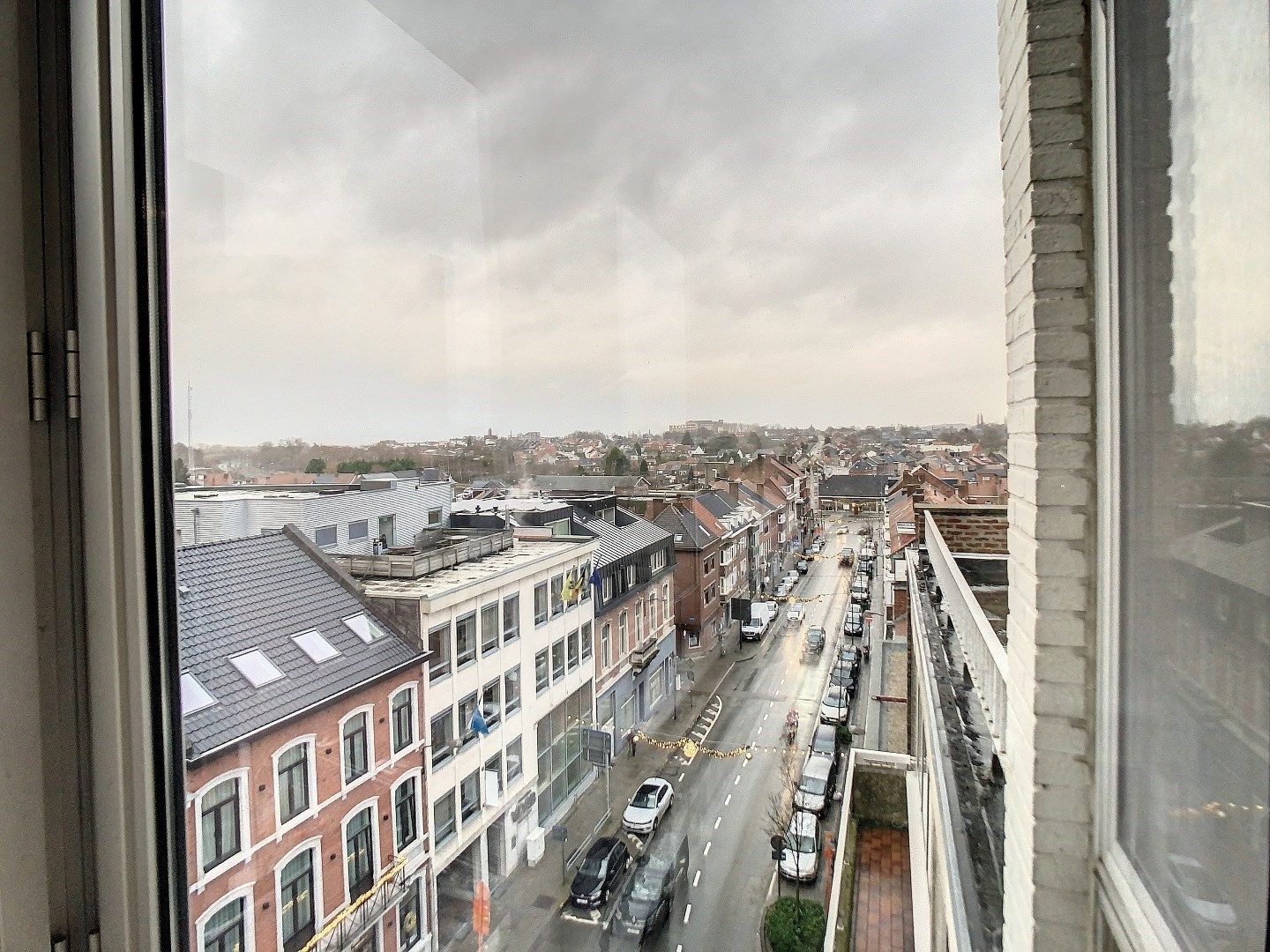 Gerenoveerd appartement met 2 slaapkamers, berging, balkon en kelder te Tongeren foto 9