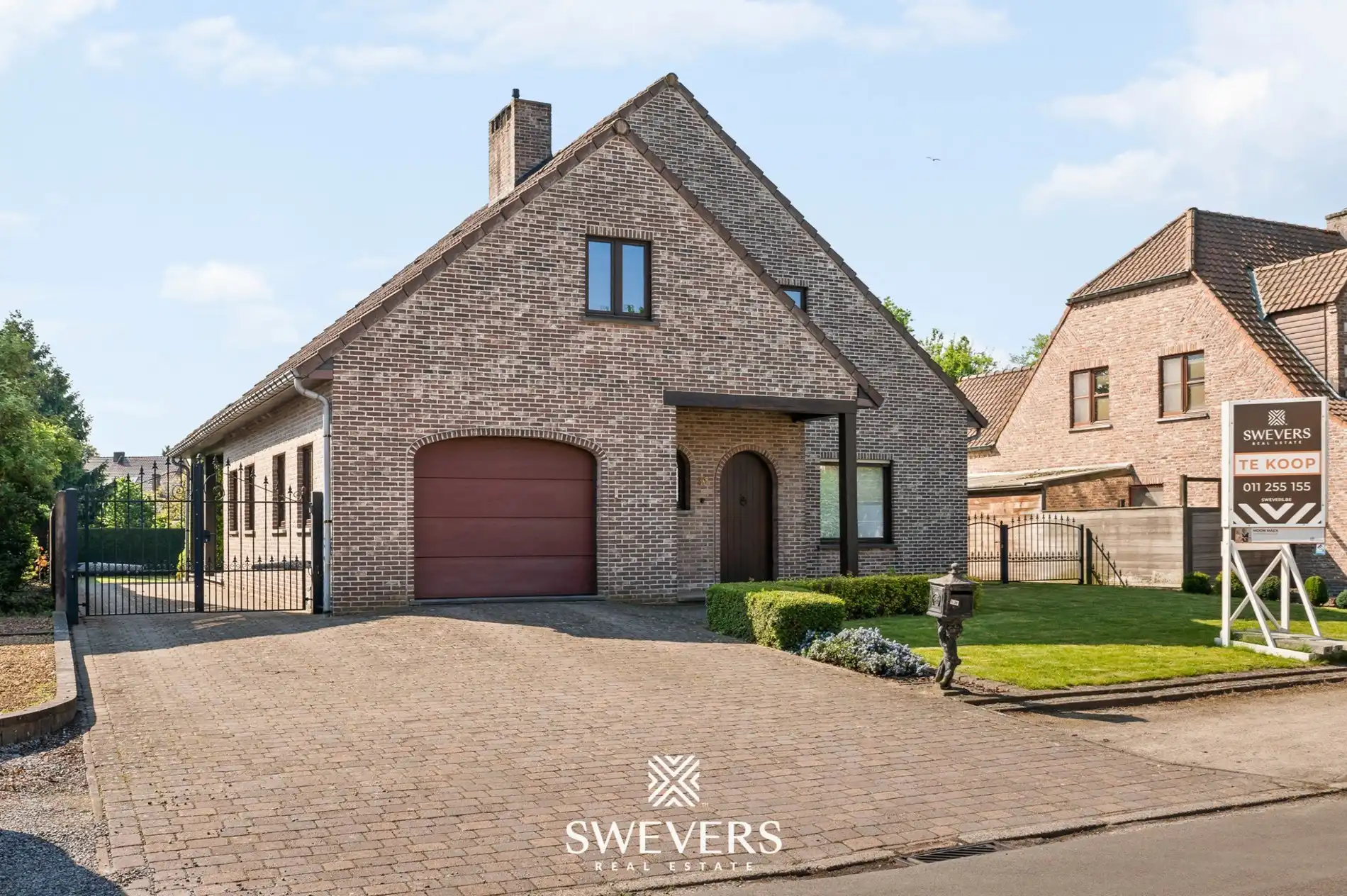 Open bebouwing van 12a21ca met minstens 4 slaapkamers en inpandige garages te Beverlo foto {{pictureIndex}}