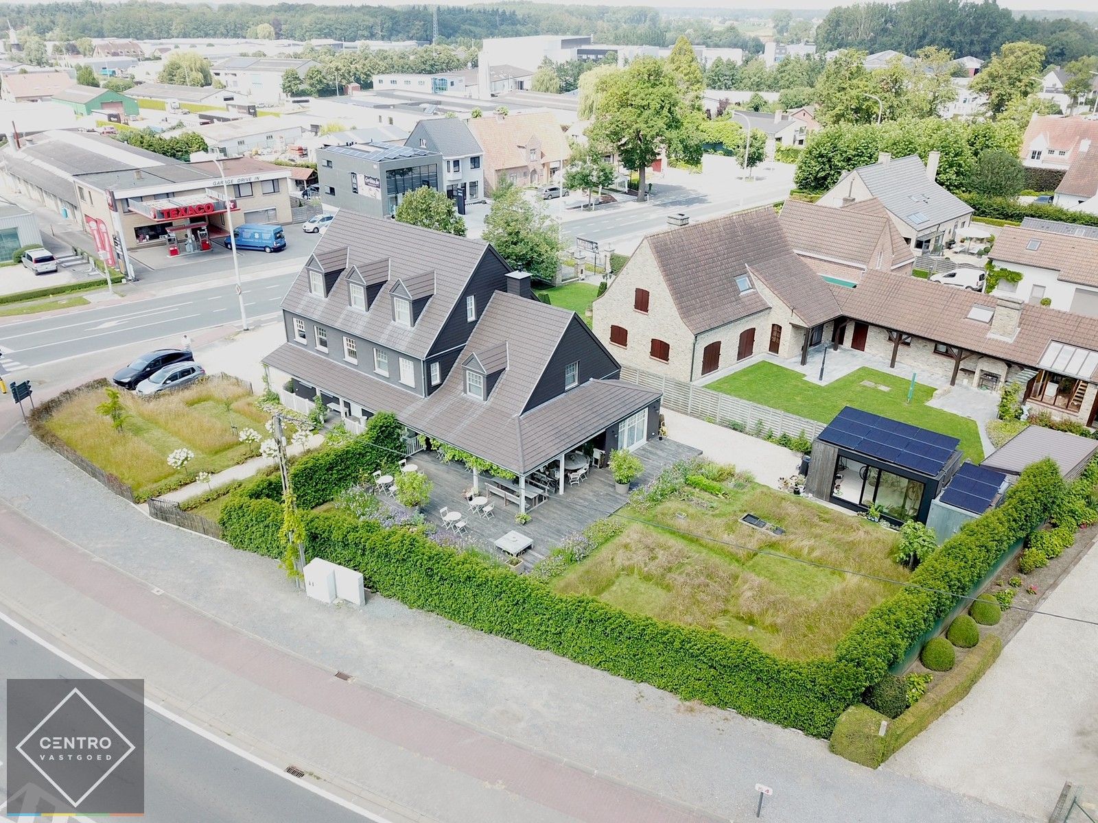 Recent (Bj. 2016) Mi CASA - HANDELSHUIS (538m2), voorzien van grote polyvalente ruimten (vrij beroep, toonzaal, horeca, B&B, ...), 5/6 slaapkamers, 4 badkamers, kelder (114m2), ... Op hoek- en zichtlocatie te Oostkamp. foto 35