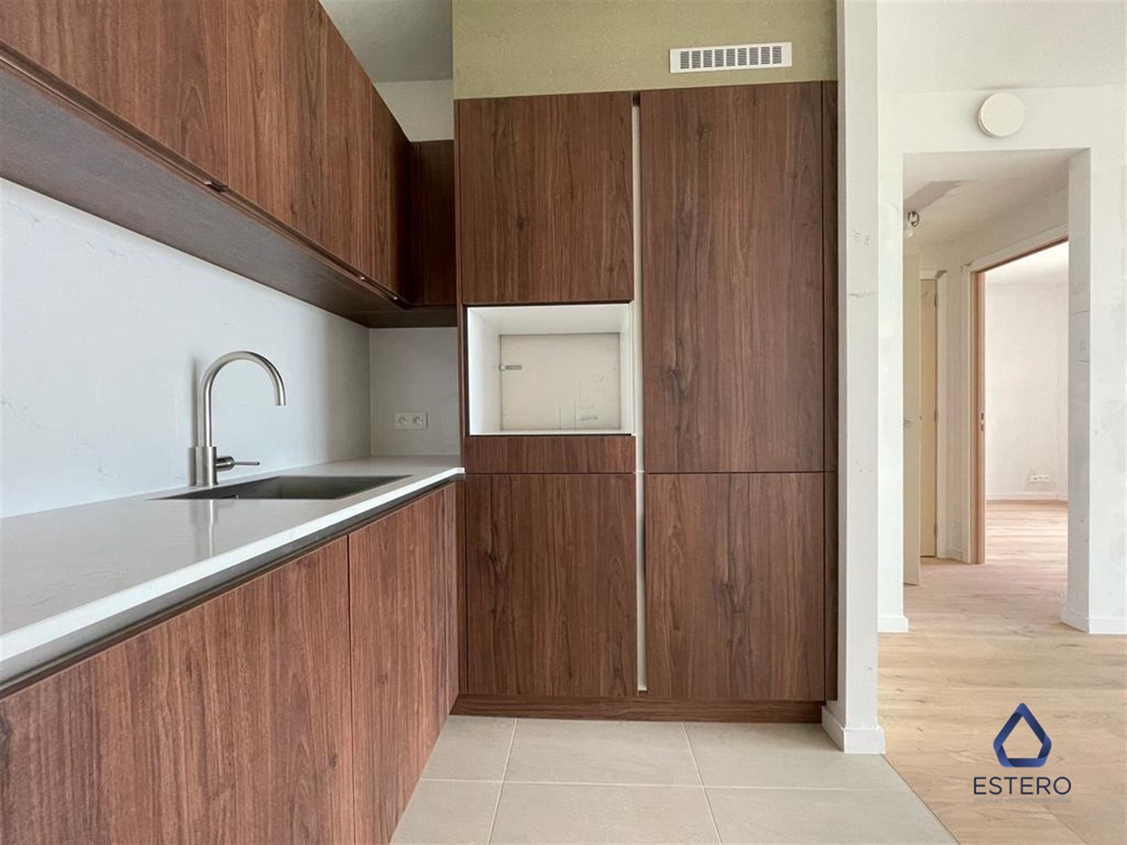 Nieuwbouwappartement op een toplocatie gelegen op 10e verdieping foto 4