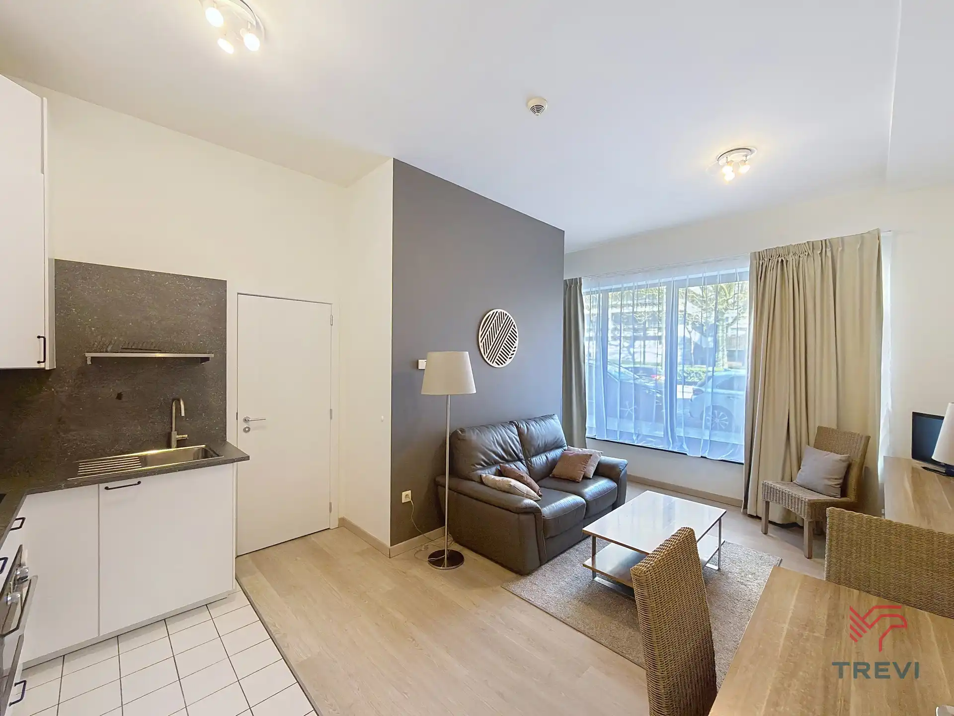 GEMEUBILEERDE STUDIO MET SLAAPHOEK NABIJ TOUR & TAXIS ! foto 2