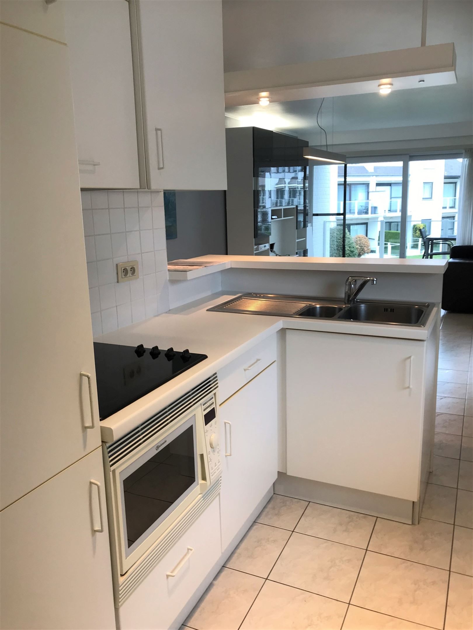 2 slaapkamerappartement te huur met garage foto 6