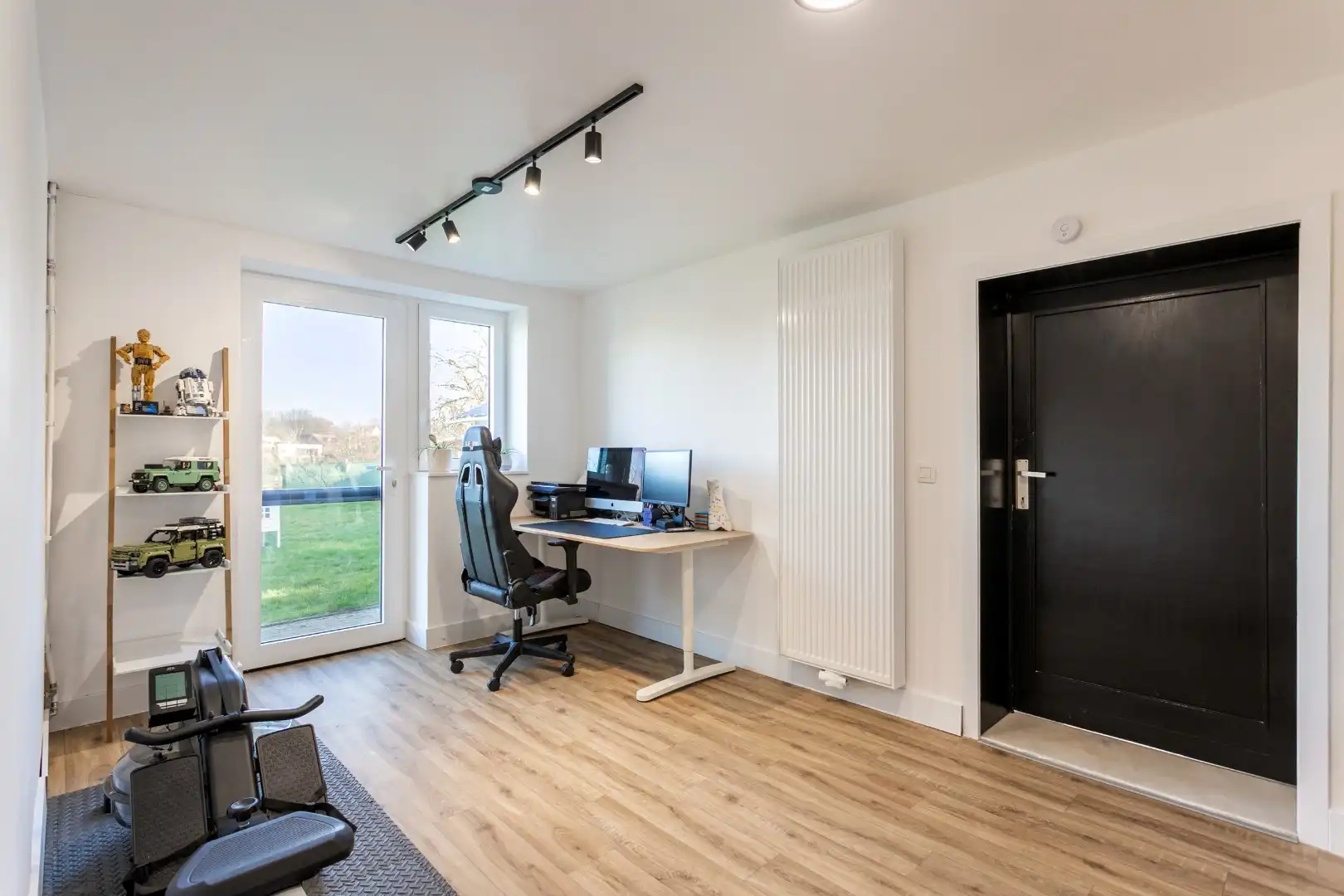 Instapklare woning met 3 slaapkamers, tuin en 2 garages.  foto 10