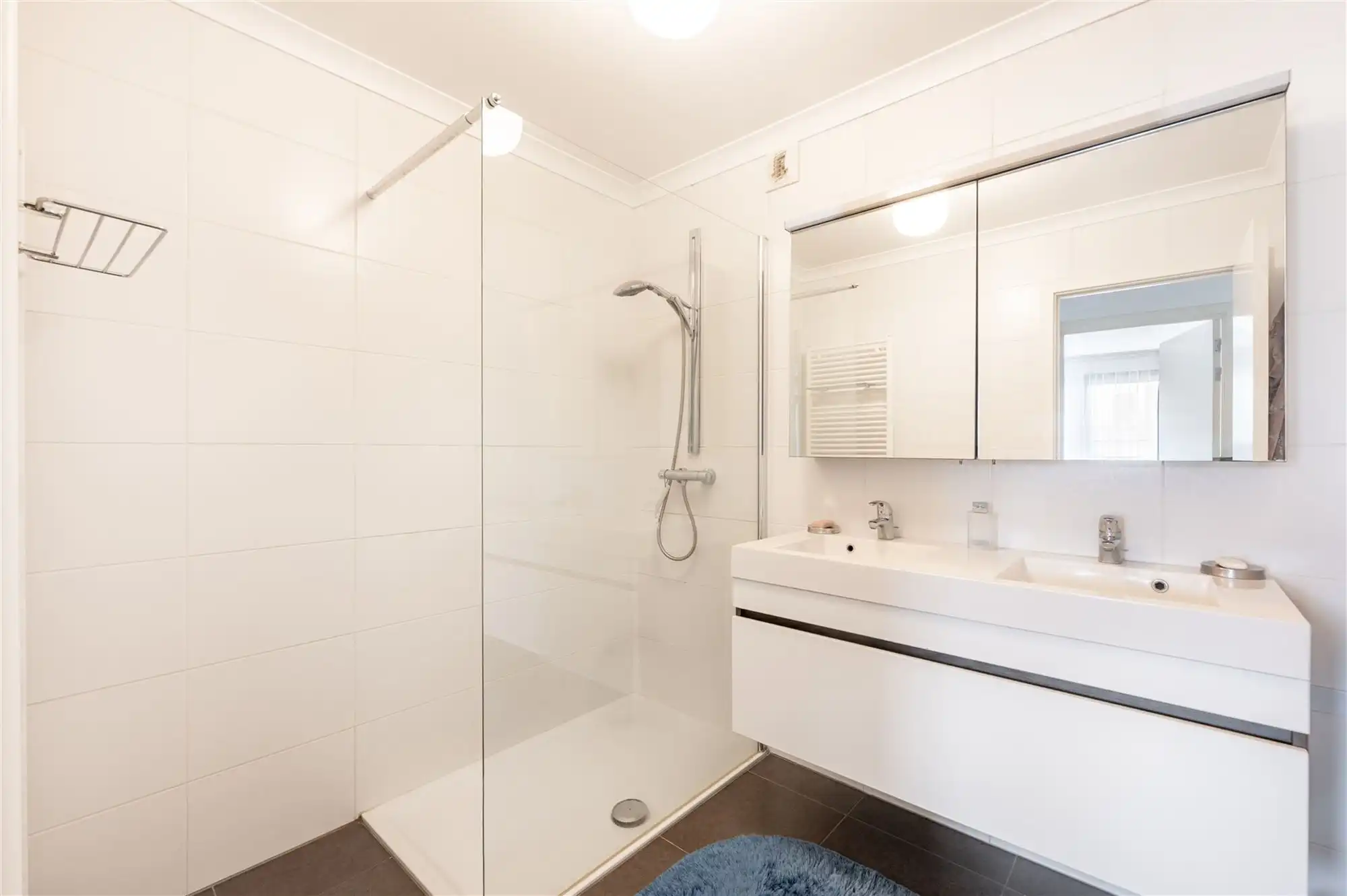 Instapklaar 2-slaapkamerappartement met zuidoostterras. foto 8