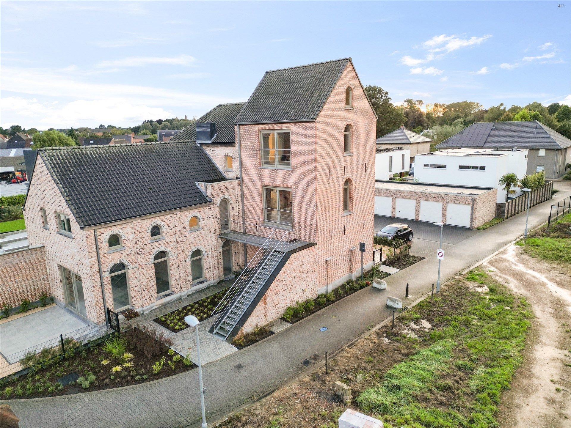 Uniek gelijkvloers appartement met groot terras foto 12