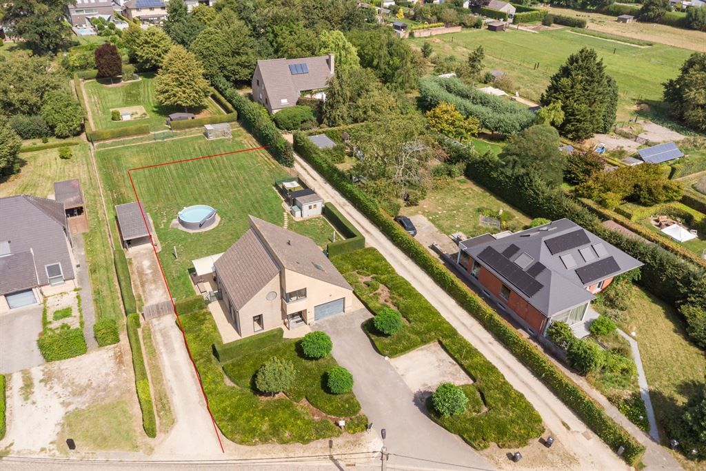 Vrijstaande woning in rustige woonbuurt foto {{pictureIndex}}