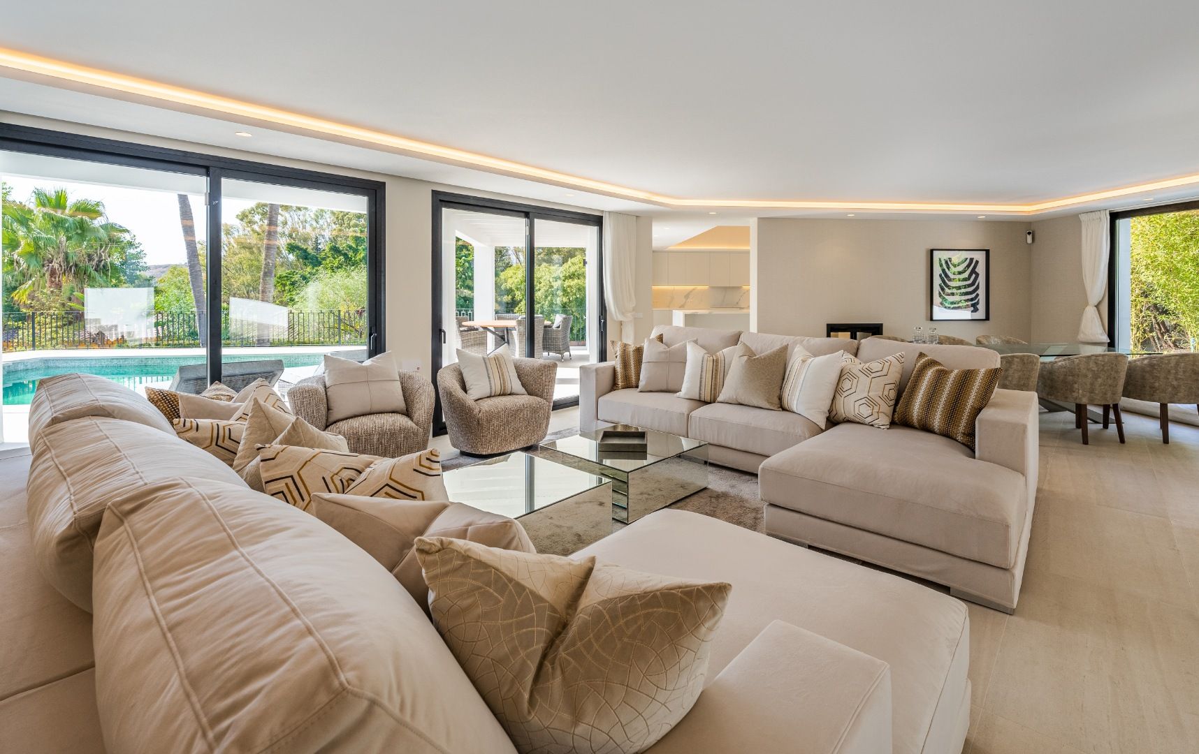 Uitmuntende mediterrane villa met modern interieur nabij El Paraiso, New Golden Mile of Estepona foto 12
