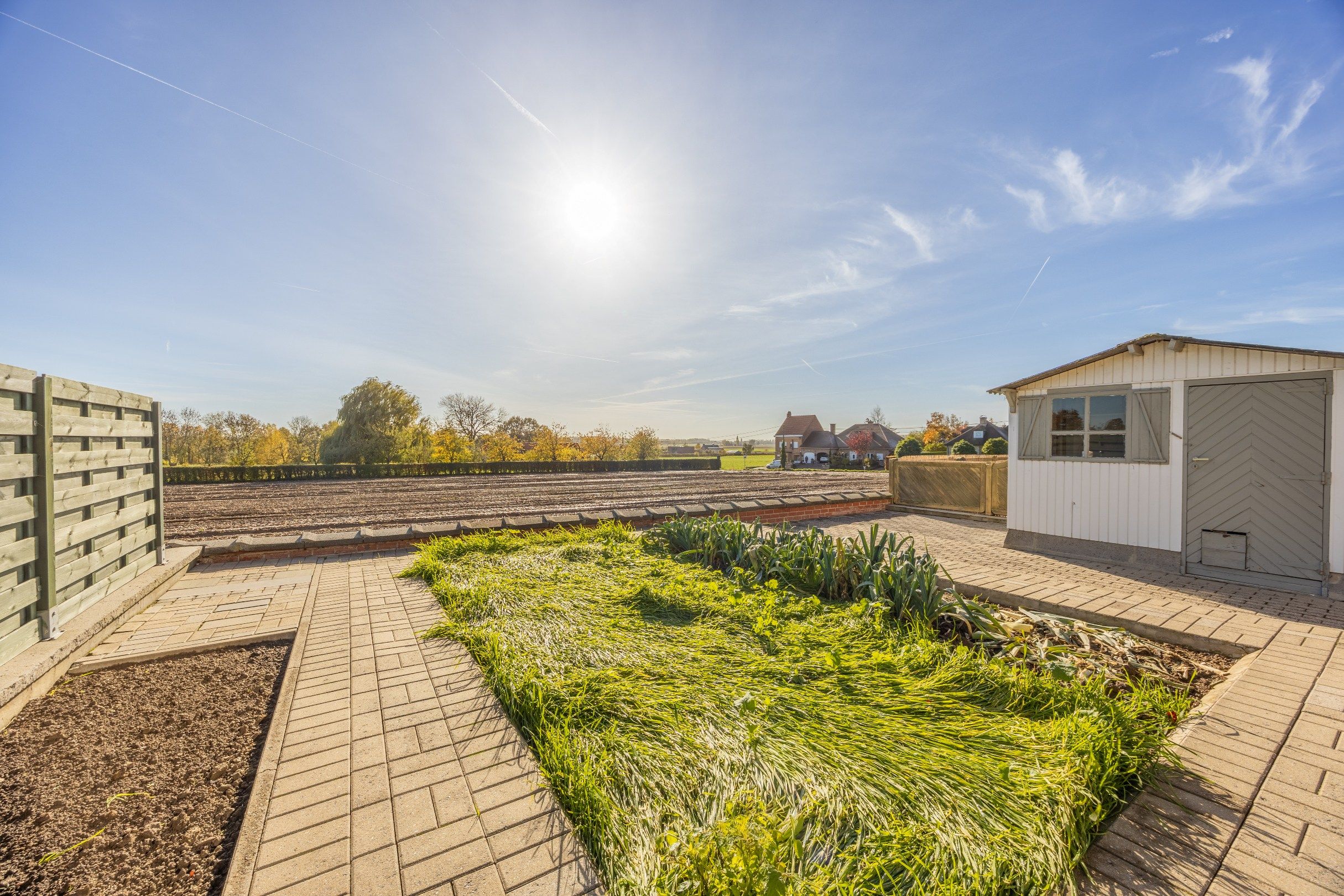 KLOEKE HOB MET DUBBELE GARAGE EN VERZICHT foto 2