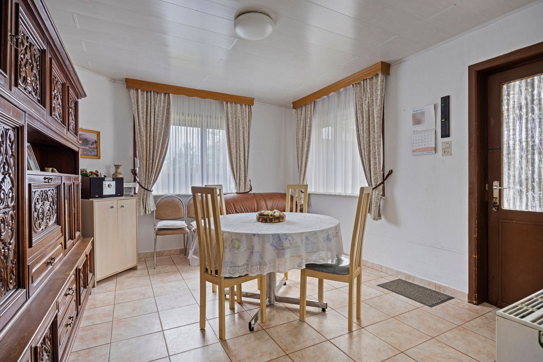 Charmante mijnwerkerswoning met 4 slaapkamers, en 2 badkamers. foto 10