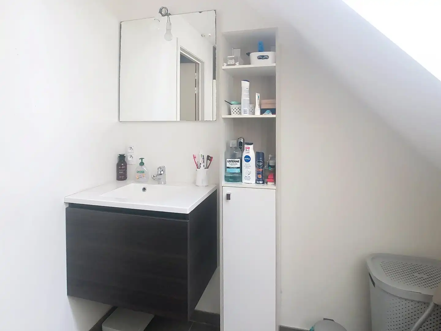 Zeer verzorgd duplex-appartement in centrum Westrozebeke, met tuintje, terras en carport foto 8