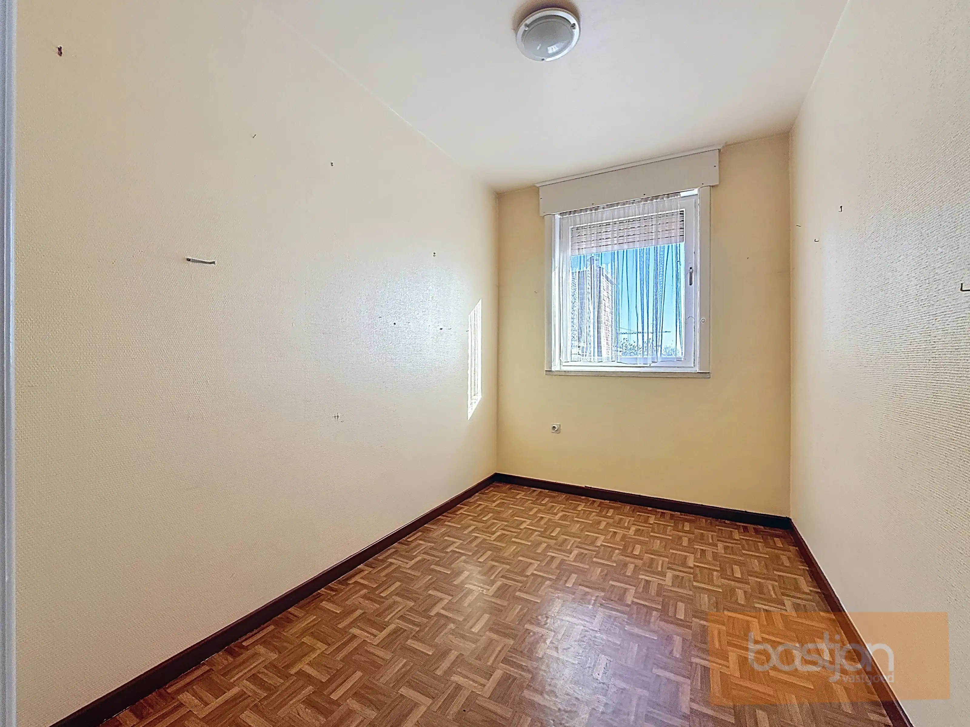 Te renoveren woning met goede ligging foto 13