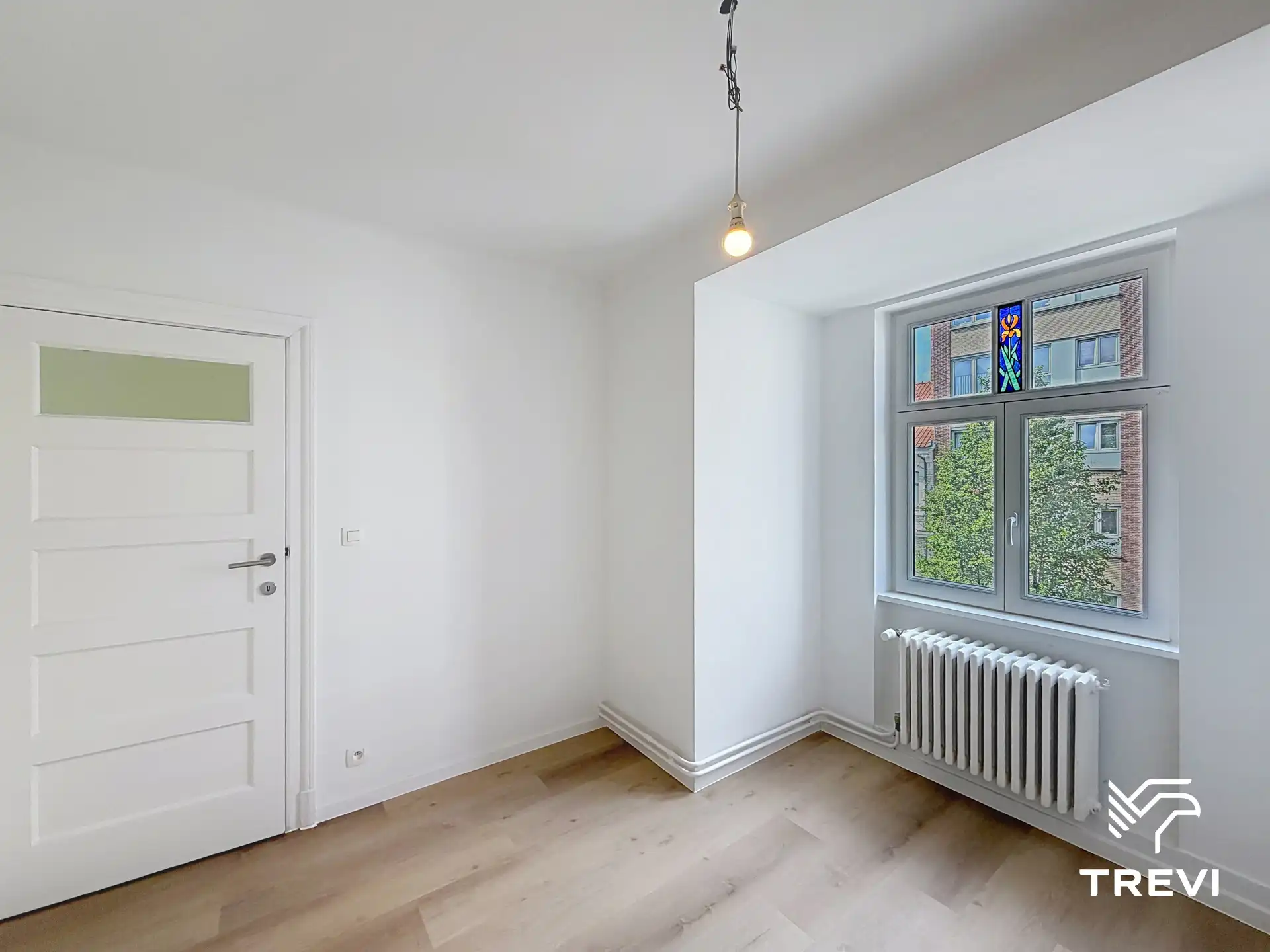 TOUR & TAXIS – Prachtige woning met 4 slaapkamers, terras en tuin! foto 17