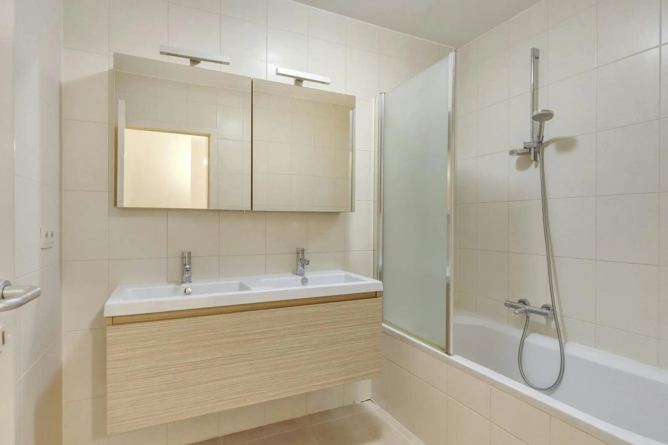 Appartement met 2 slaapkamers, terras en garage te koop in Edegem foto 9