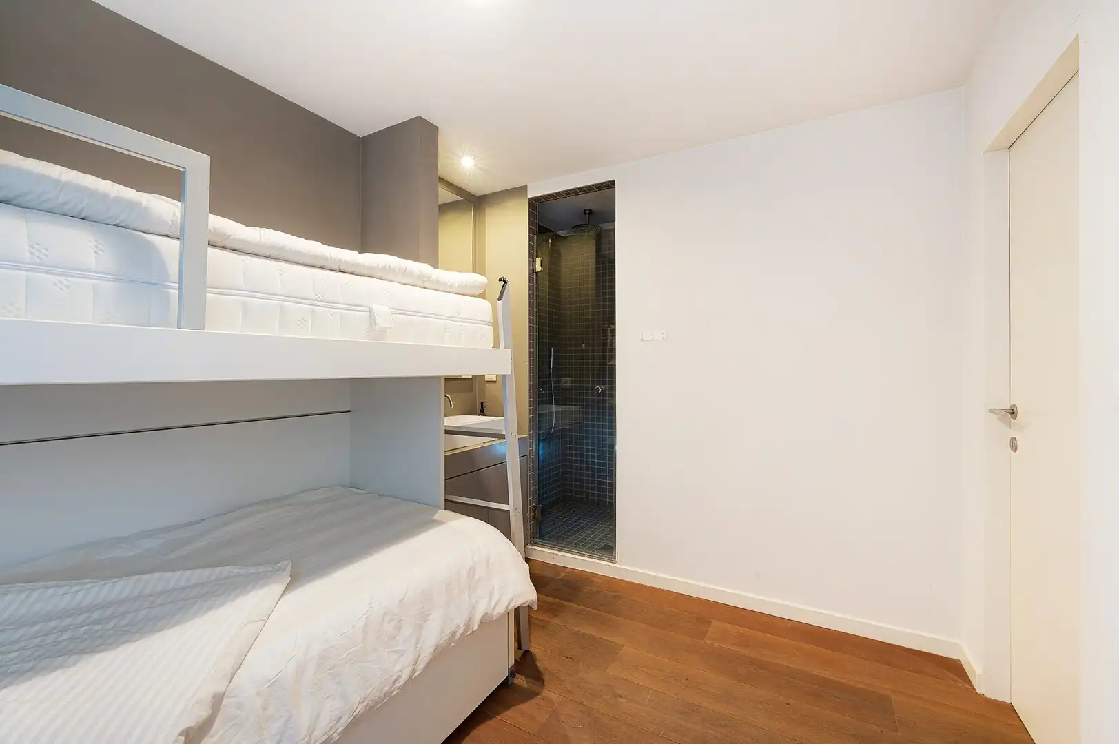Modern appartement met 2 slaapkamers op centrale ligging. foto 13