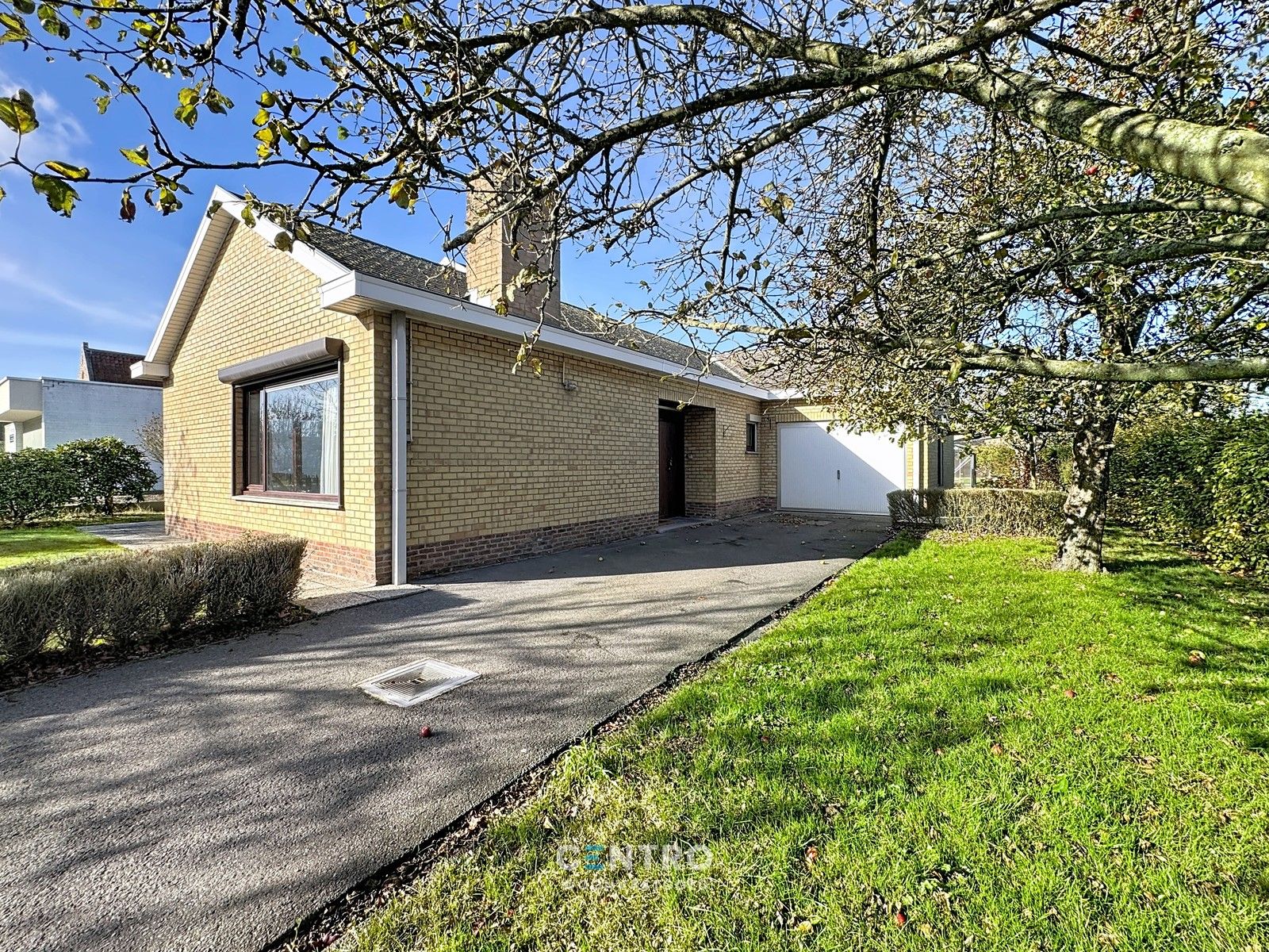 Hoofdfoto van de publicatie: Rustig gelegen woning op 987m2 grond te Uitkerke!