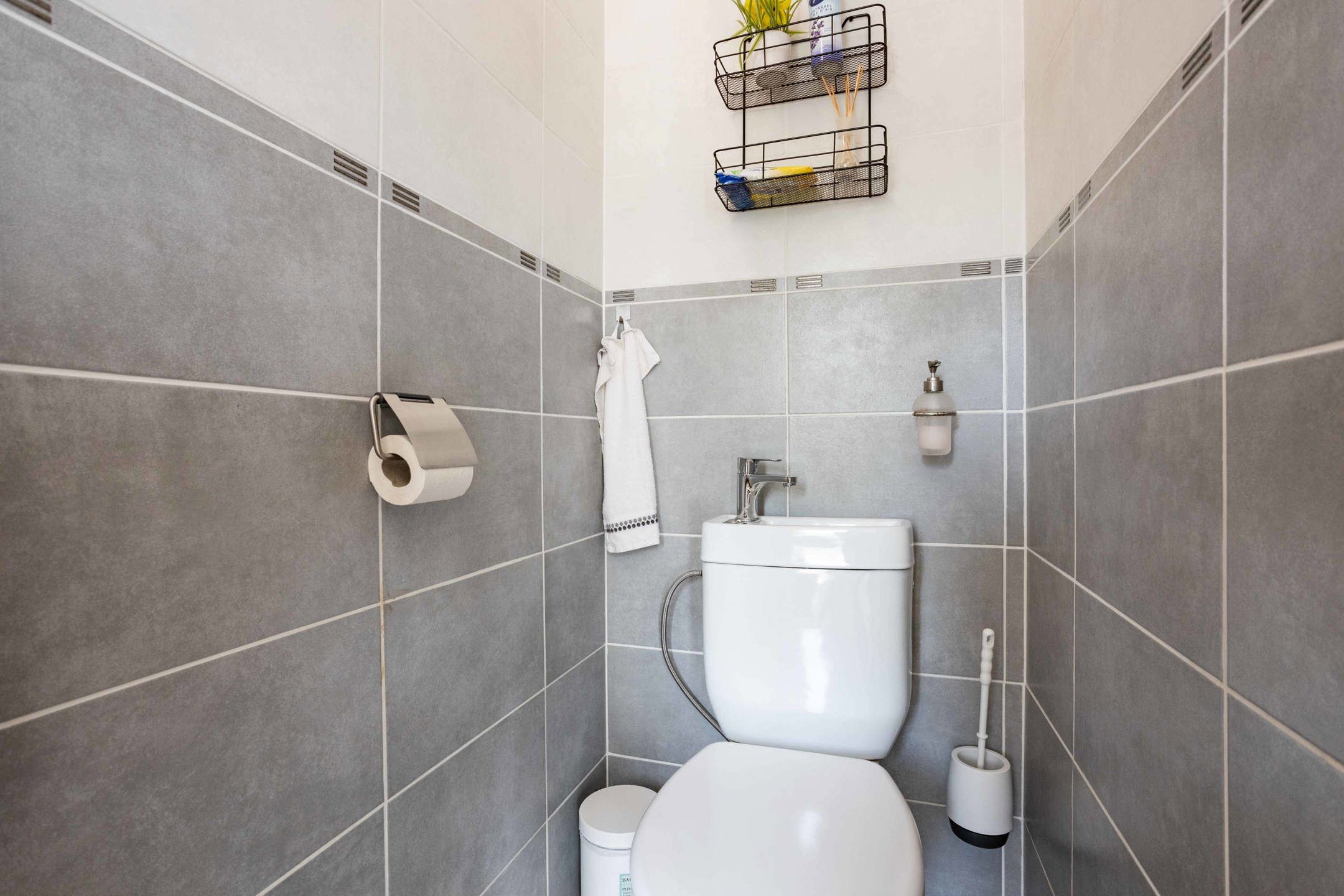 Gezinswoning met 4 slaapkamers, tuin en achteruitweg  foto 10