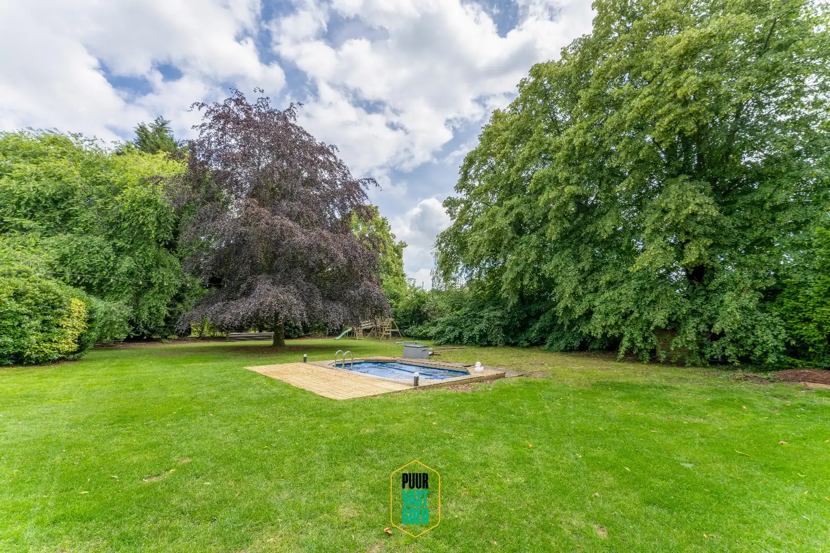 Knap gerenoveerde villa in uitgestrekte tuin foto 12